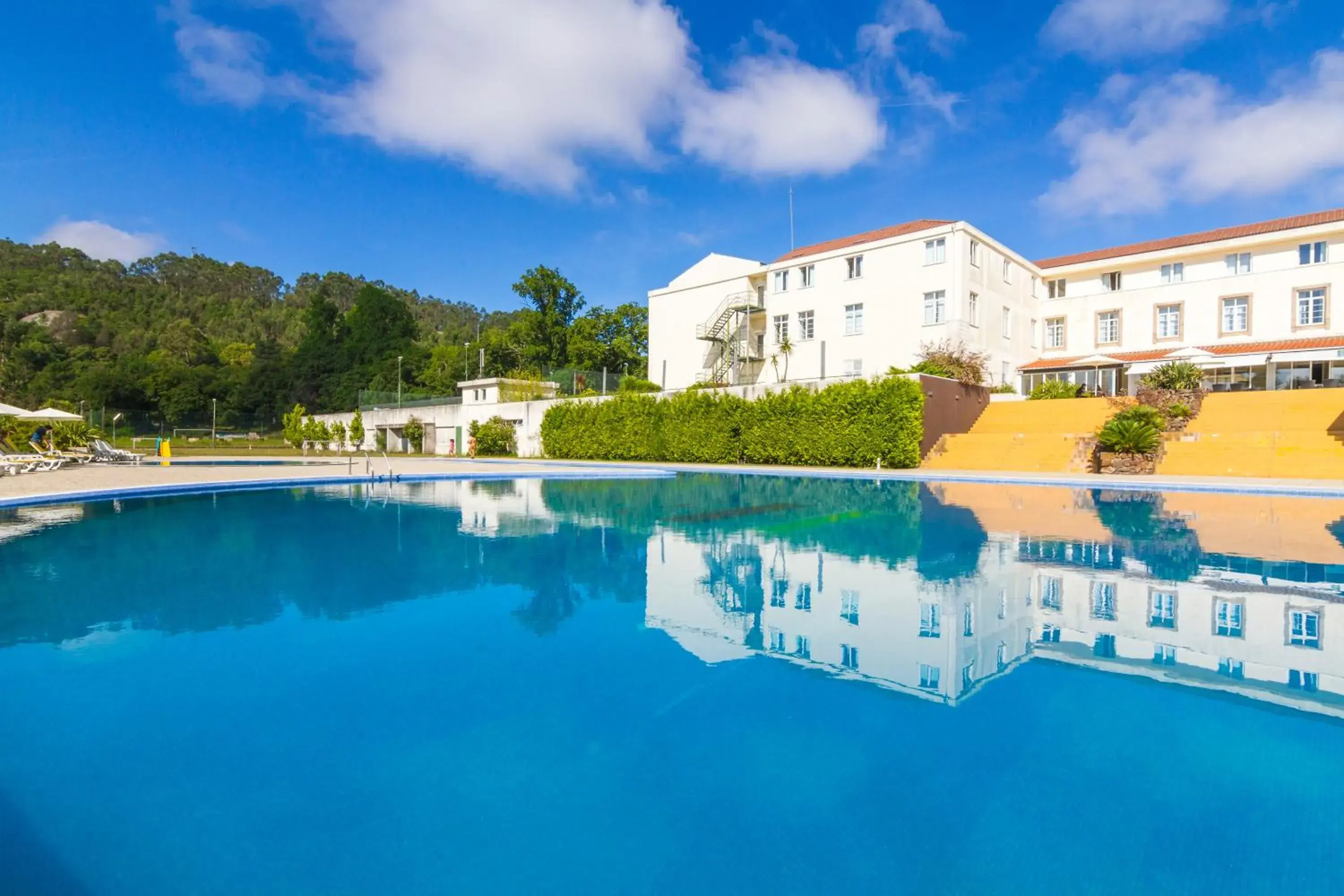 Swimming Pool in Golden Tulip Braga Hotel & Spa - Falperra Swimming Pool in Golden Tulip Braga Hotel & Spa - Falperra