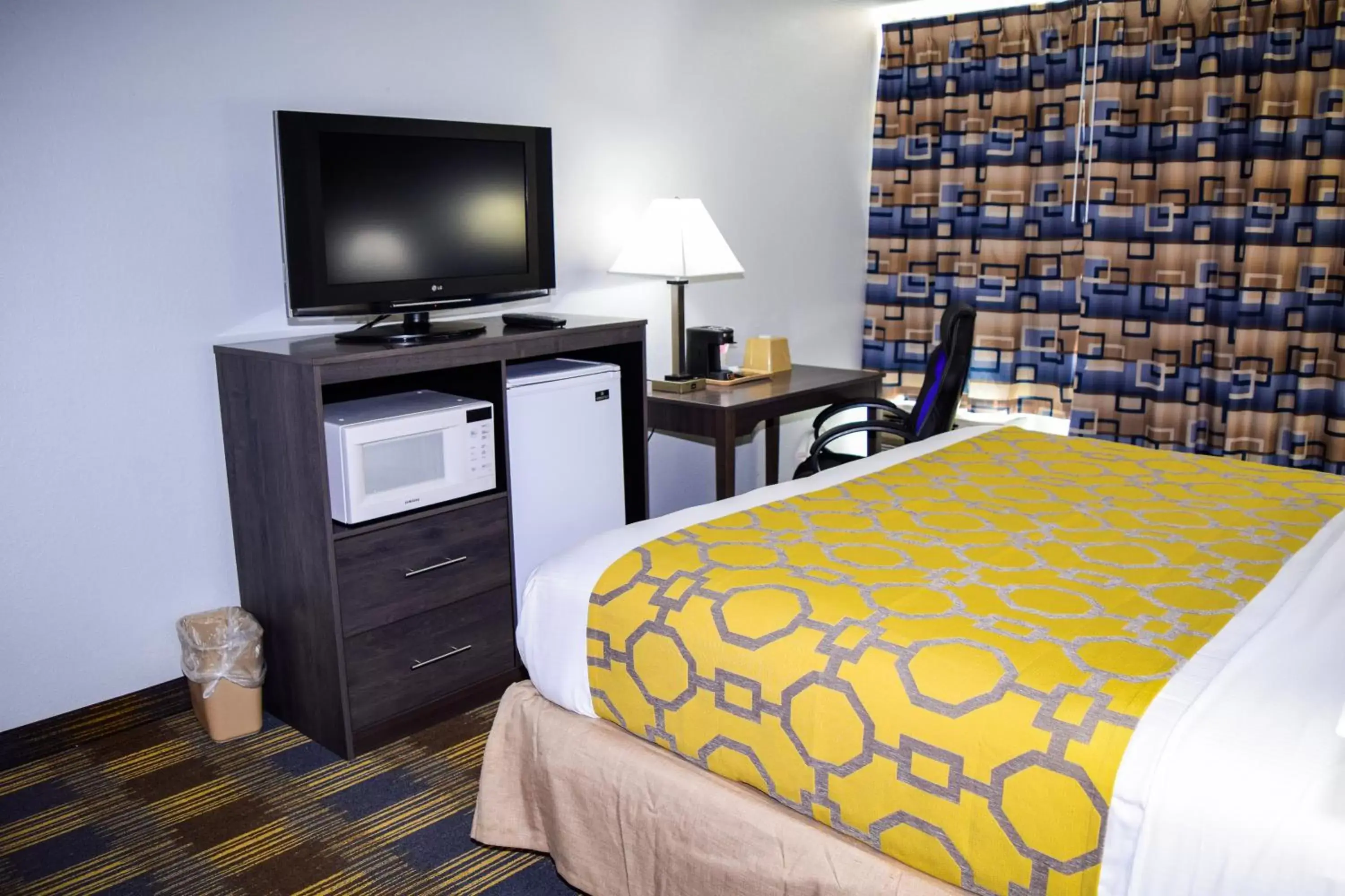 Bed in Baymont by Wyndham - Chicago - Addison - O'Hare