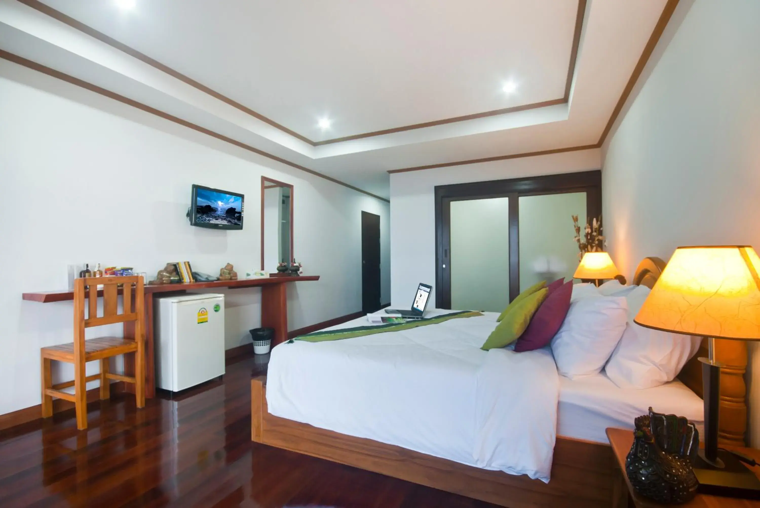 Photo of the whole room, Bed in Lipa Bay Resort