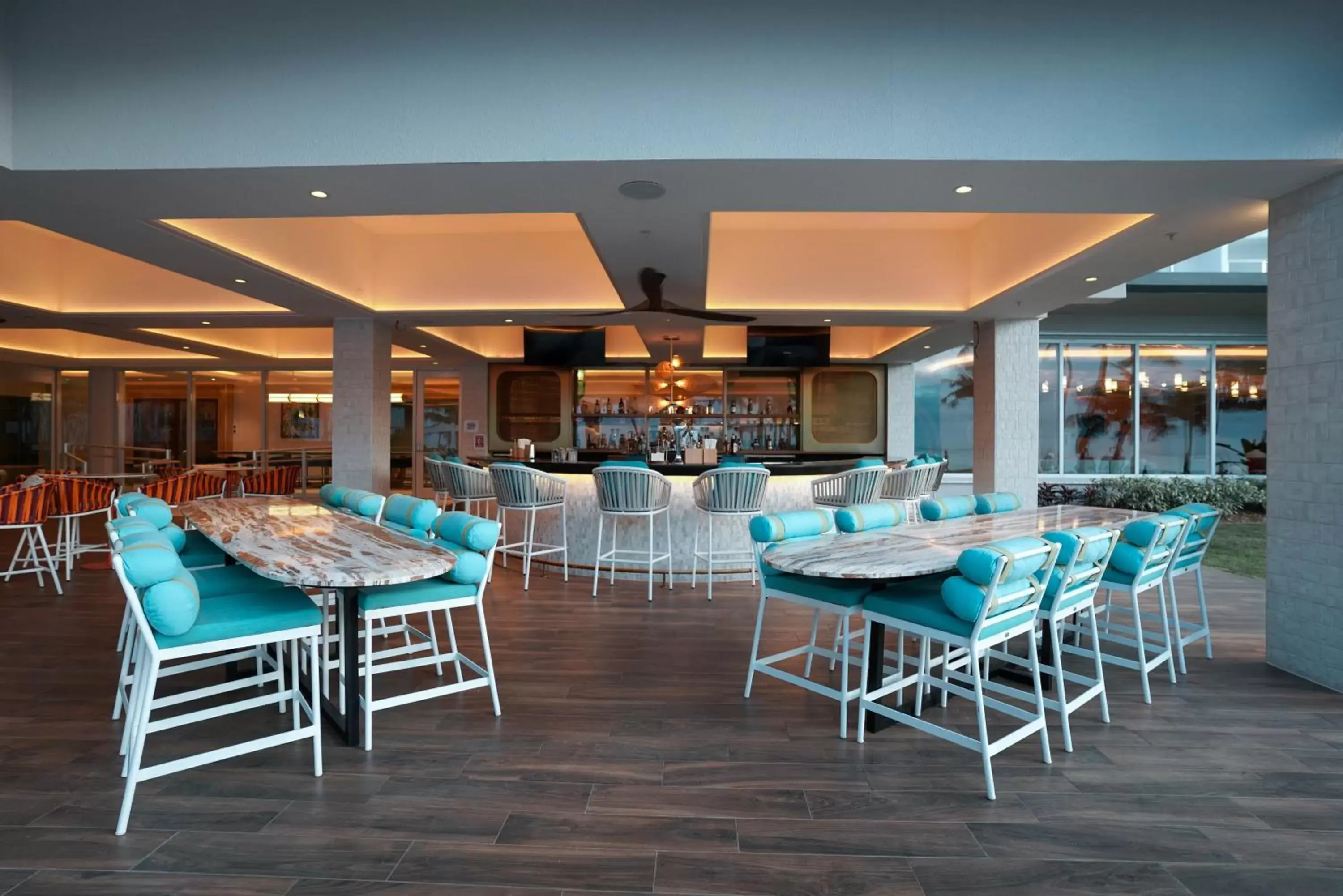 Lounge or bar, Restaurant/Places to Eat in Crowne Plaza Resort Guam