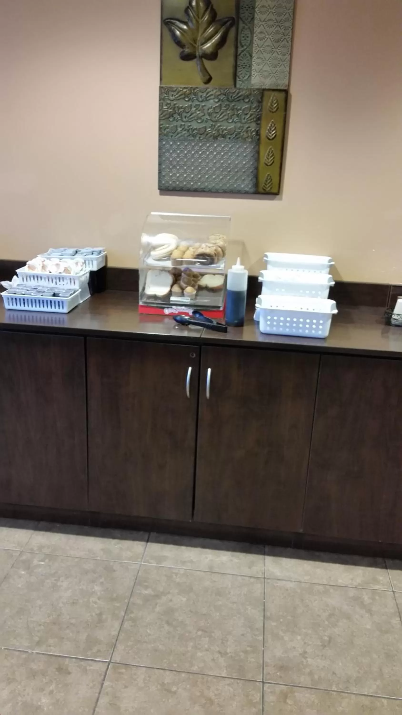 American breakfast in Microtel Inn & Suites by Wyndham Quincy Downtown - River Area