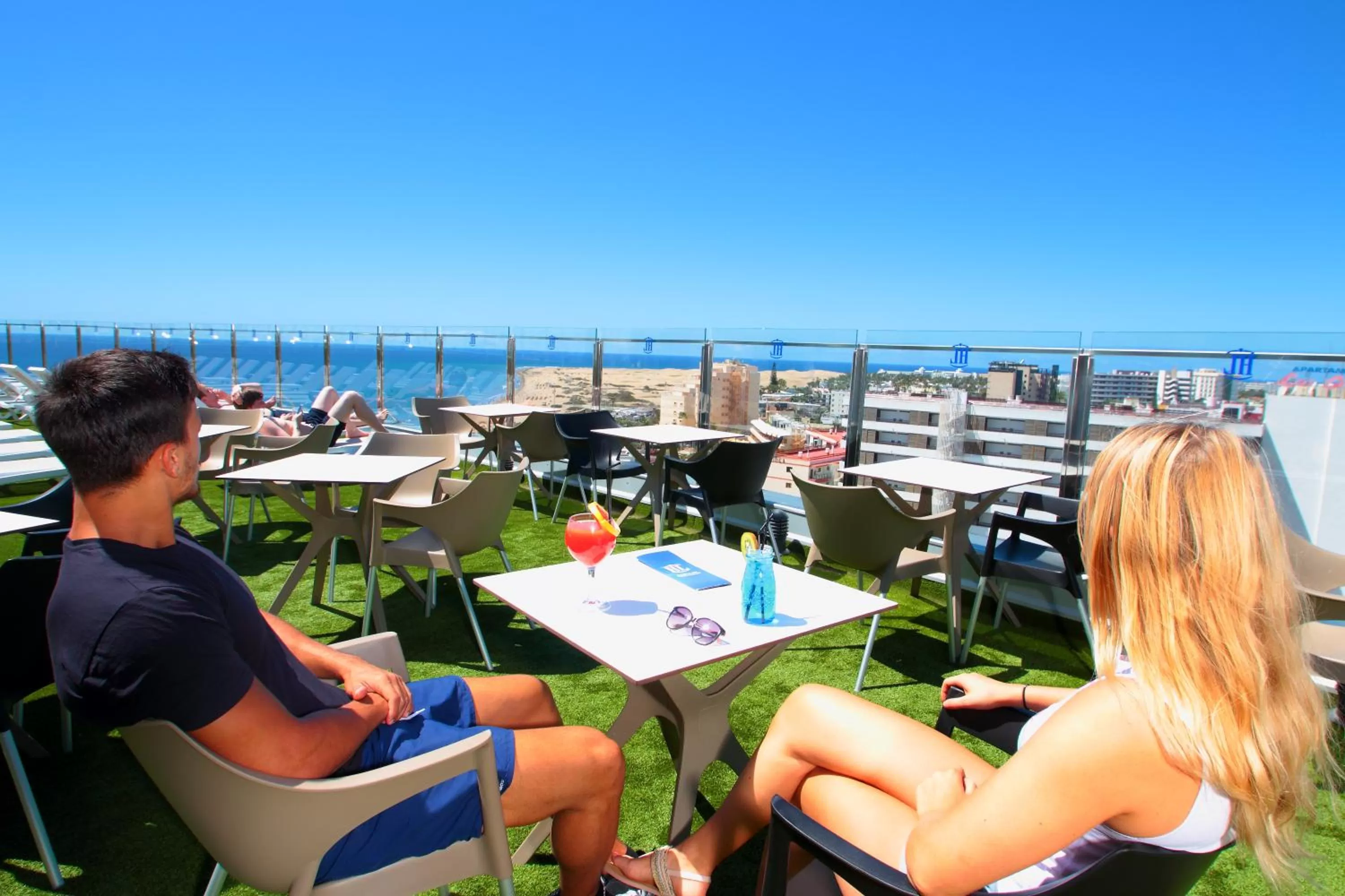 Drinks in HL Suitehotel Playa del Inglés - Adults Only