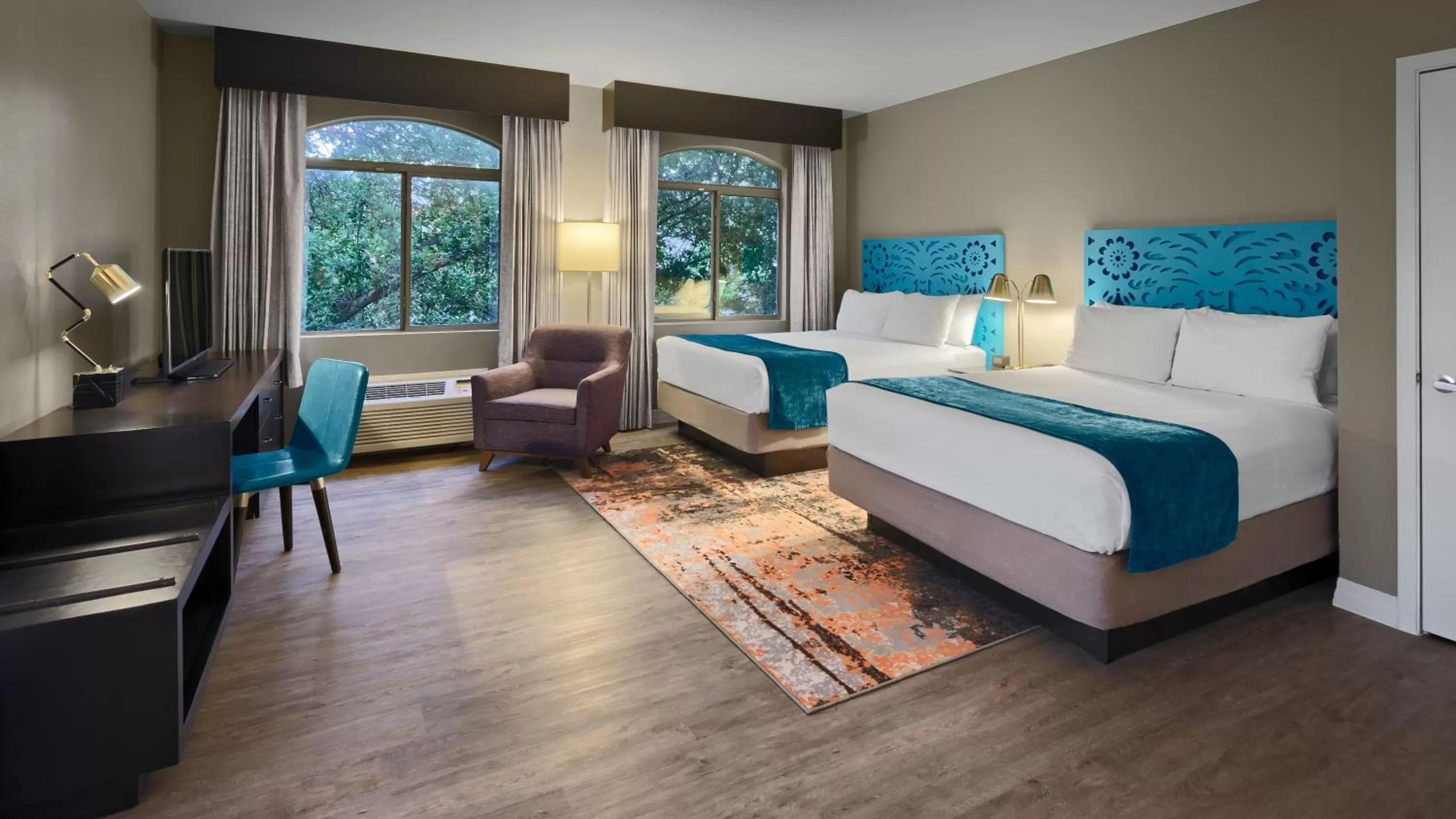 Photo of the whole room, Bed in Hotel Indigo San Antonio Riverwalk by IHG