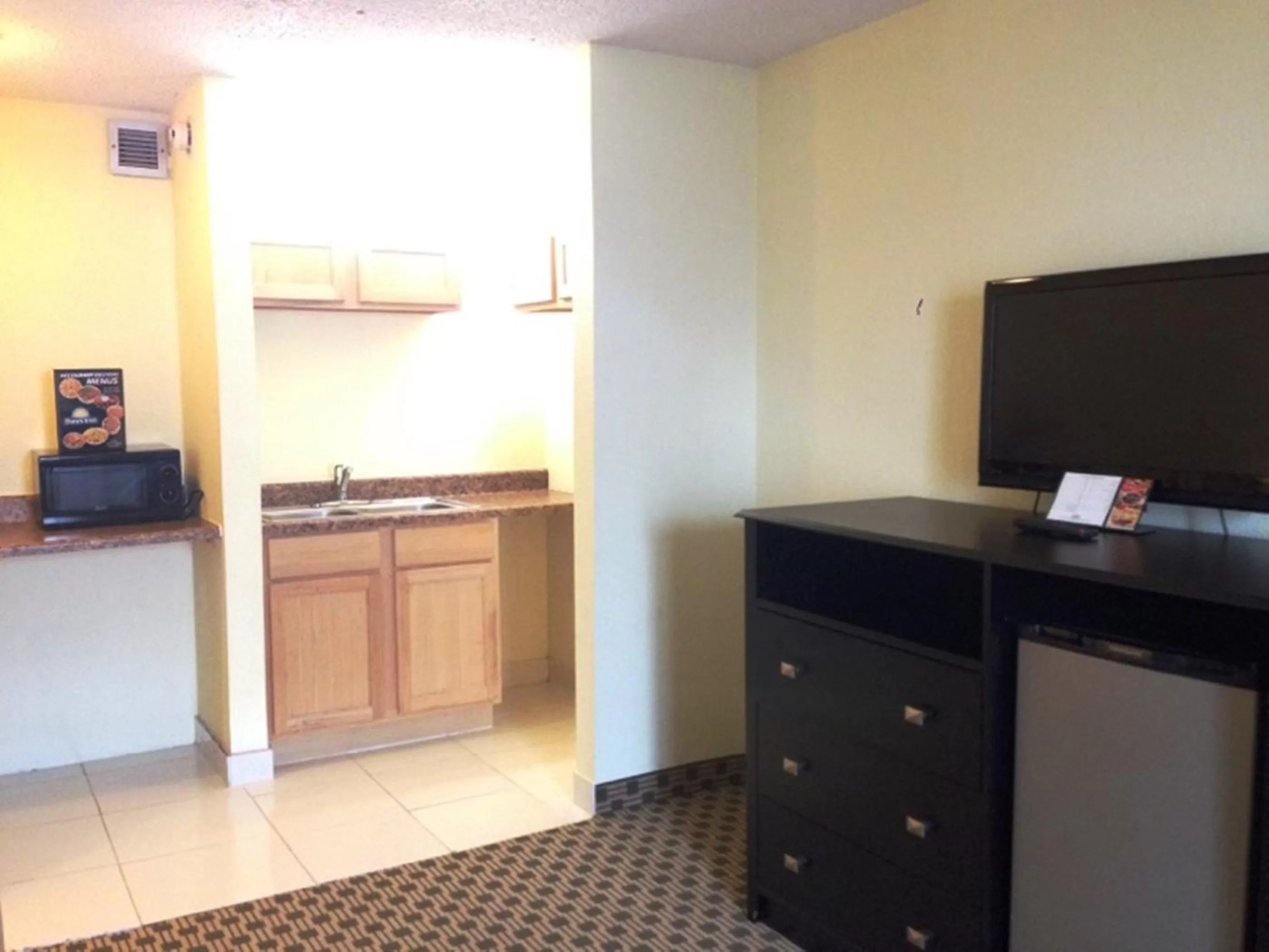 TV and multimedia in Days Inn by Wyndham Irving Grapevine DFW Airport North