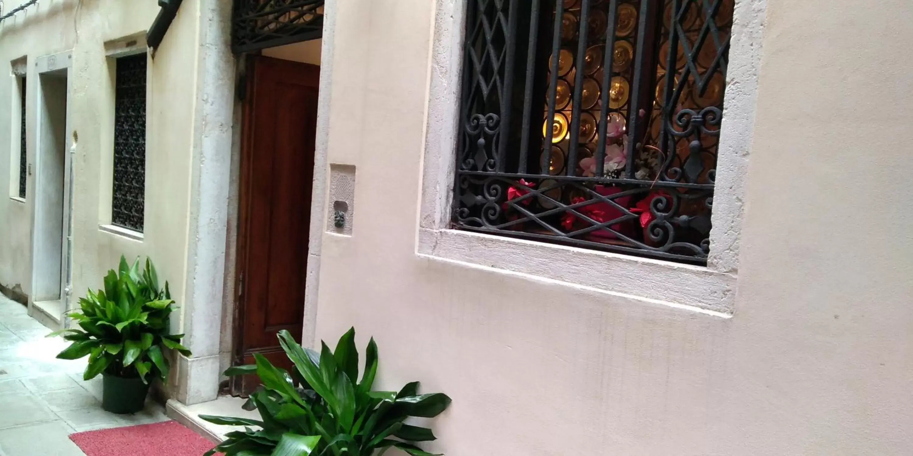 Facade/entrance in Hotel Mezzo Pozzo