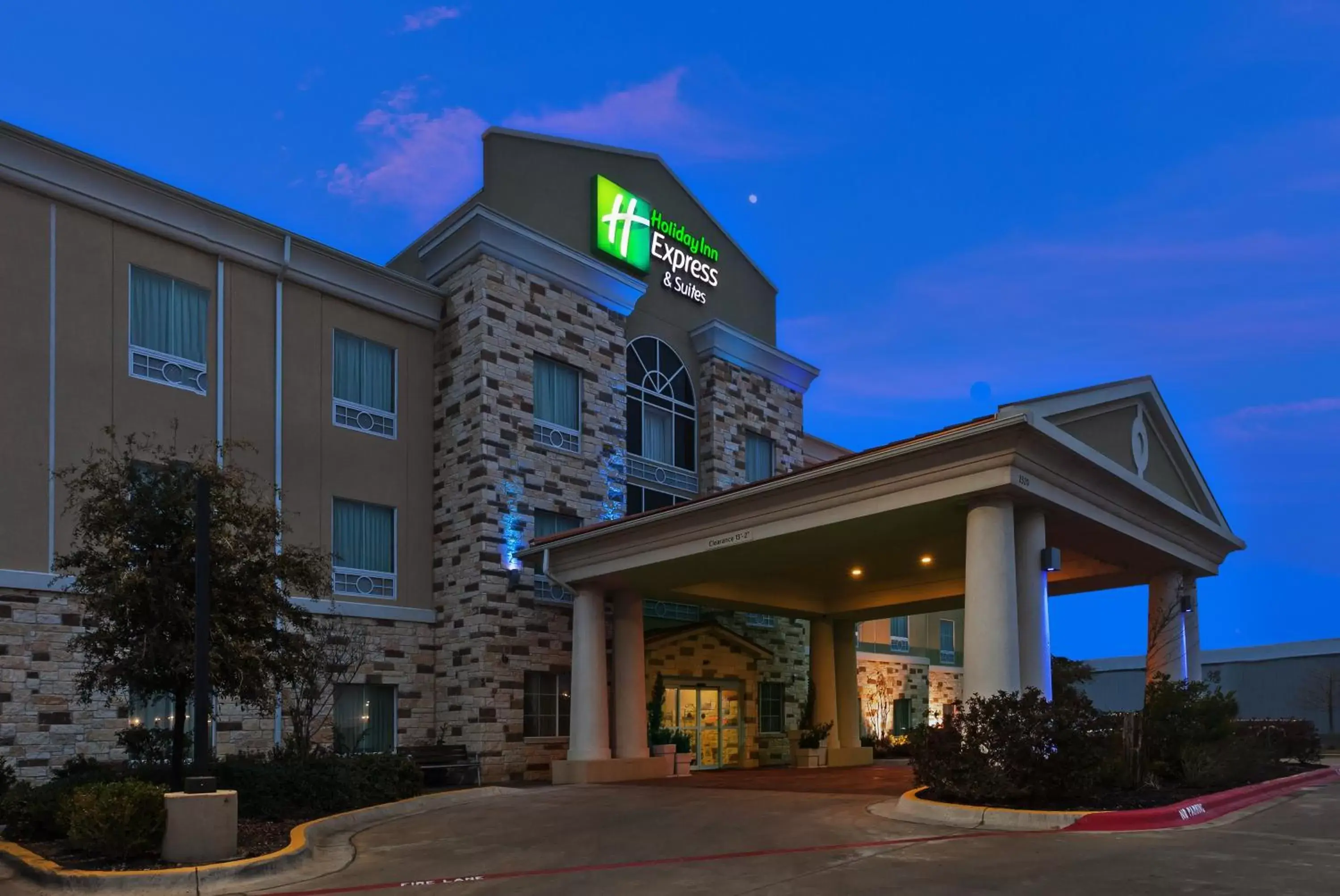 Property Building in Holiday Inn Express & Suites Brady, an IHG Hotel