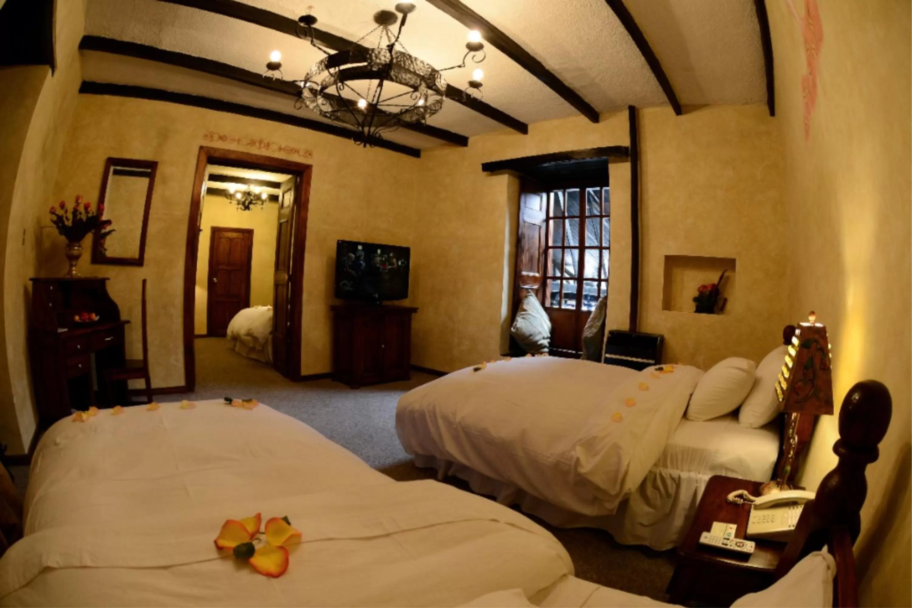 Photo of the whole room, Bed in Hostería La Andaluza