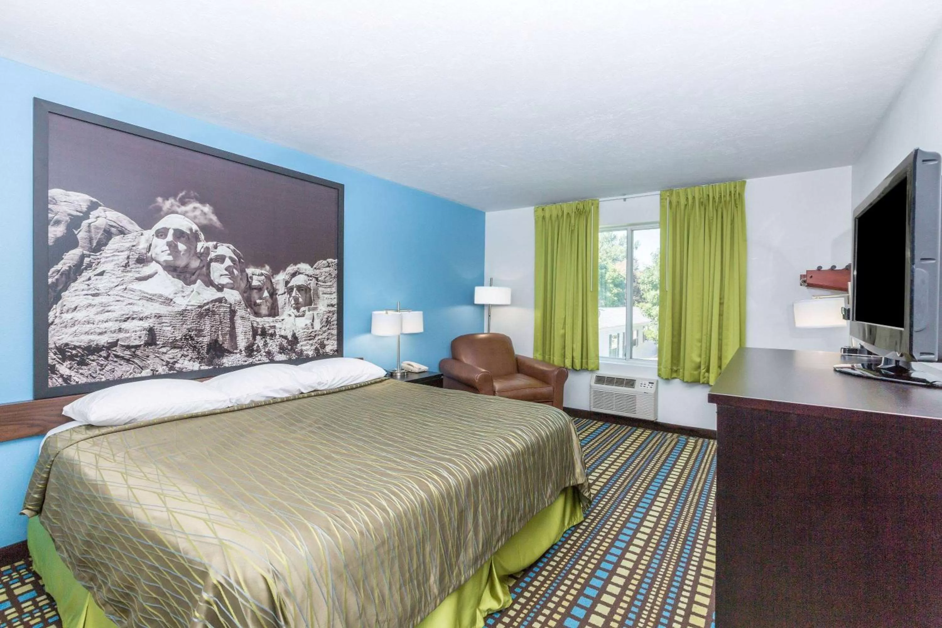 Photo of the whole room, Bed in Super 8 by Wyndham North Sioux City