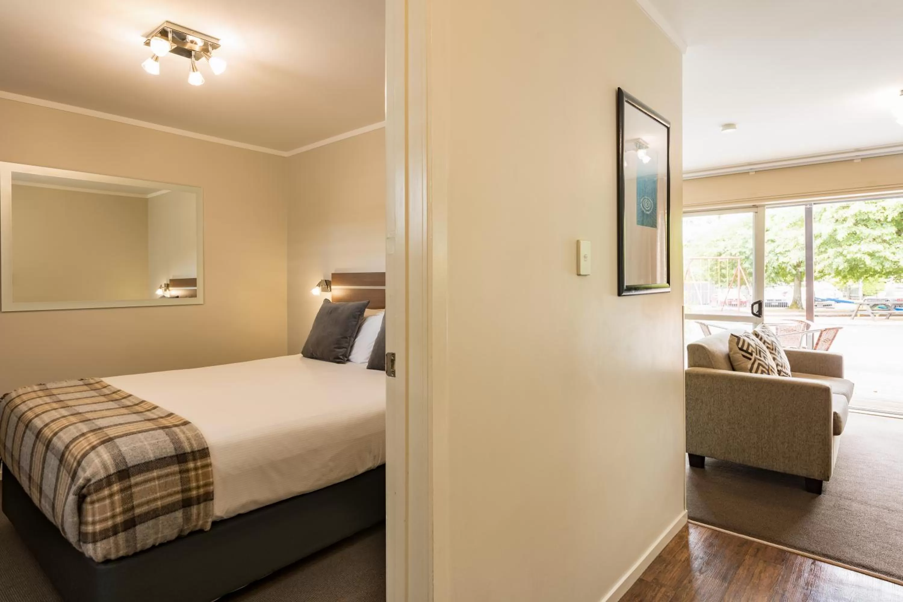 Bed in Suncourt Hotel & Conference Centre