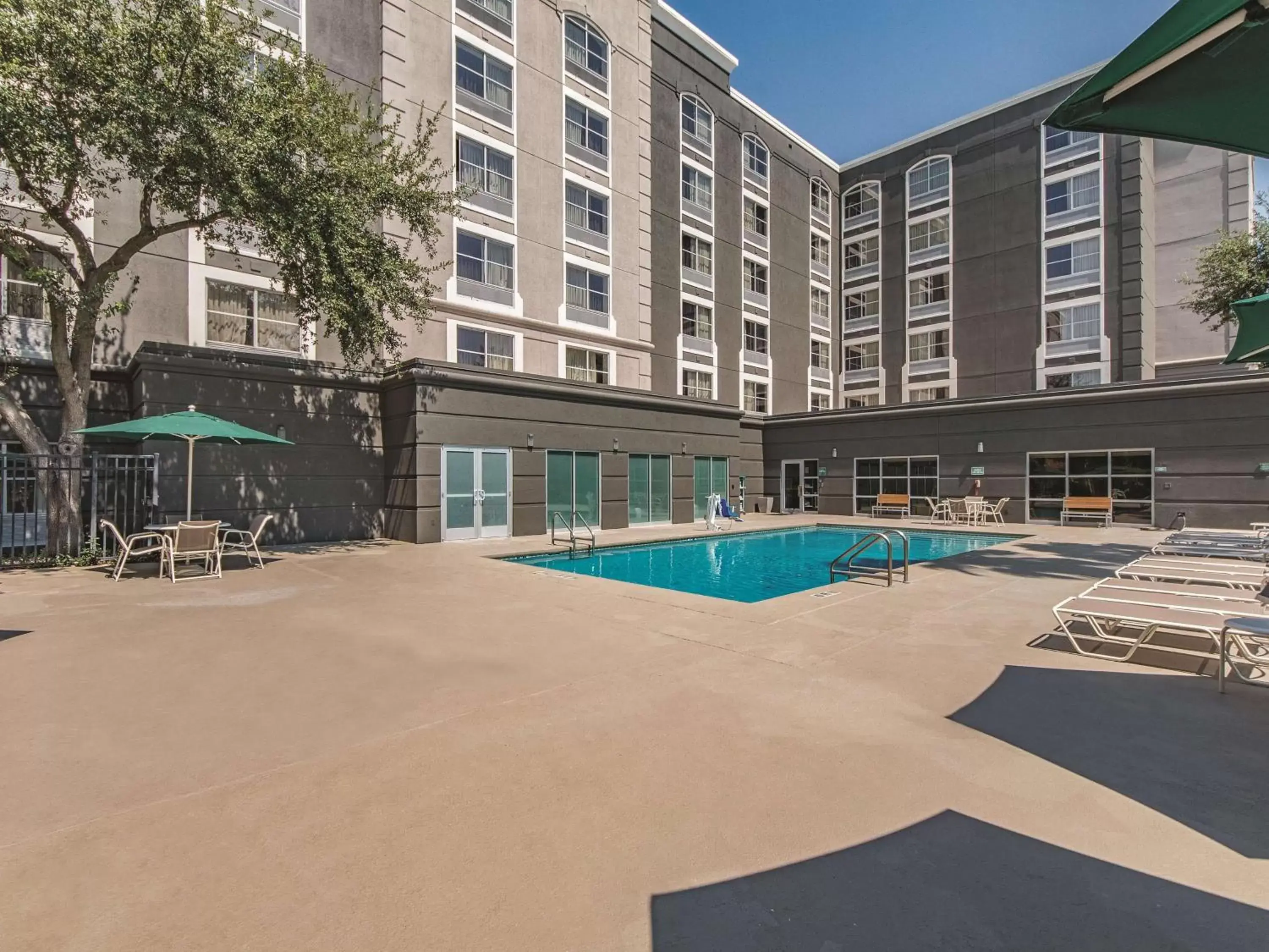 On site, Swimming Pool in La Quinta Inn & Suites by Wyndham San Antonio Downtown