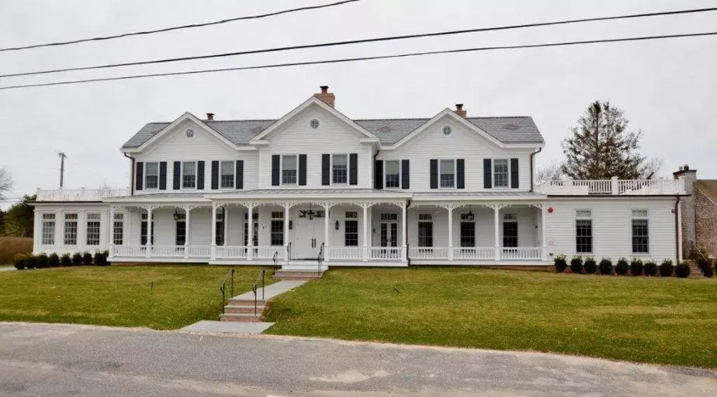 Street view, Property Building in The Quogue Club