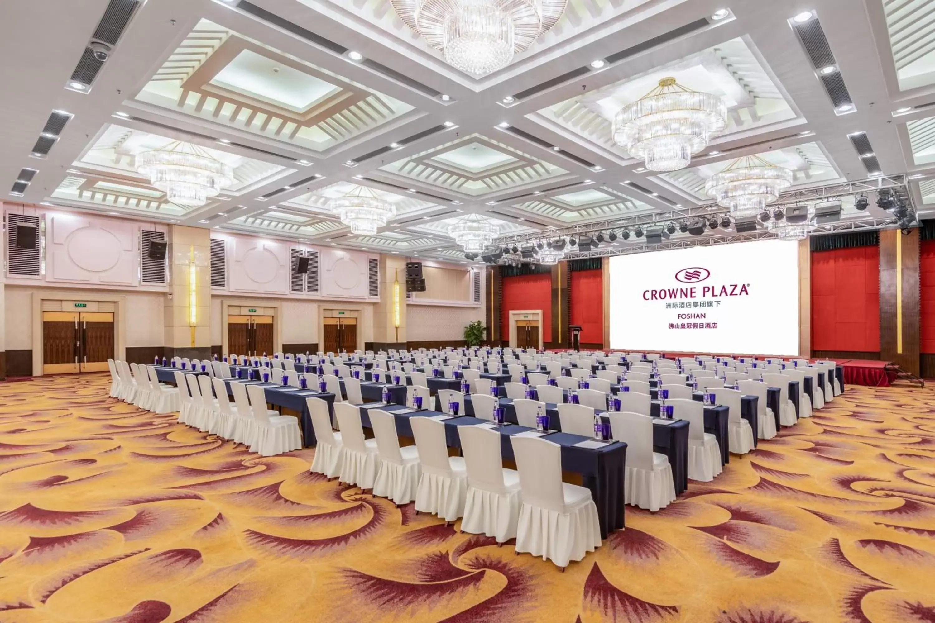 Meeting/conference room in Crowne Plaza Foshan, an IHG Hotel - Exclusive bus stations for HKSAR round-trips