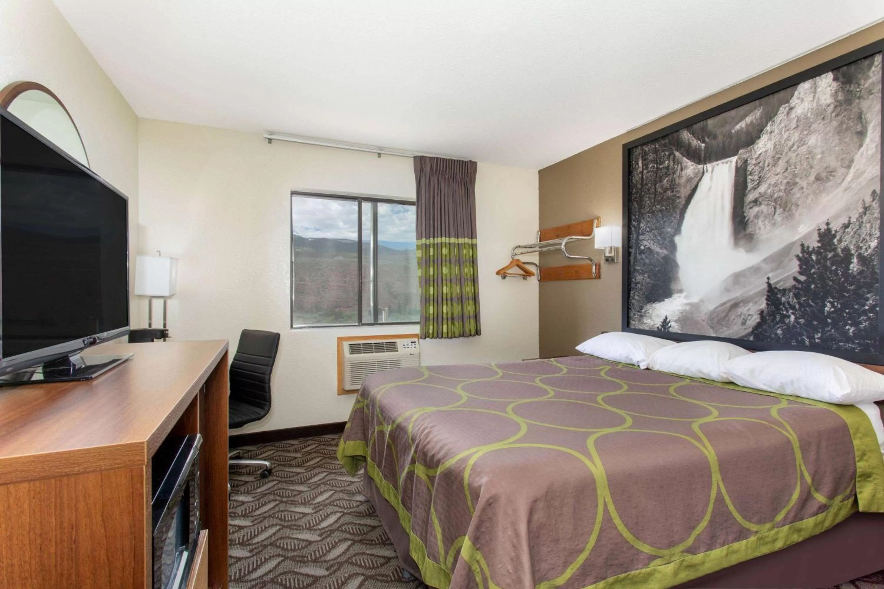 Photo of the whole room, Bed in Super 8 by Wyndham Dubois