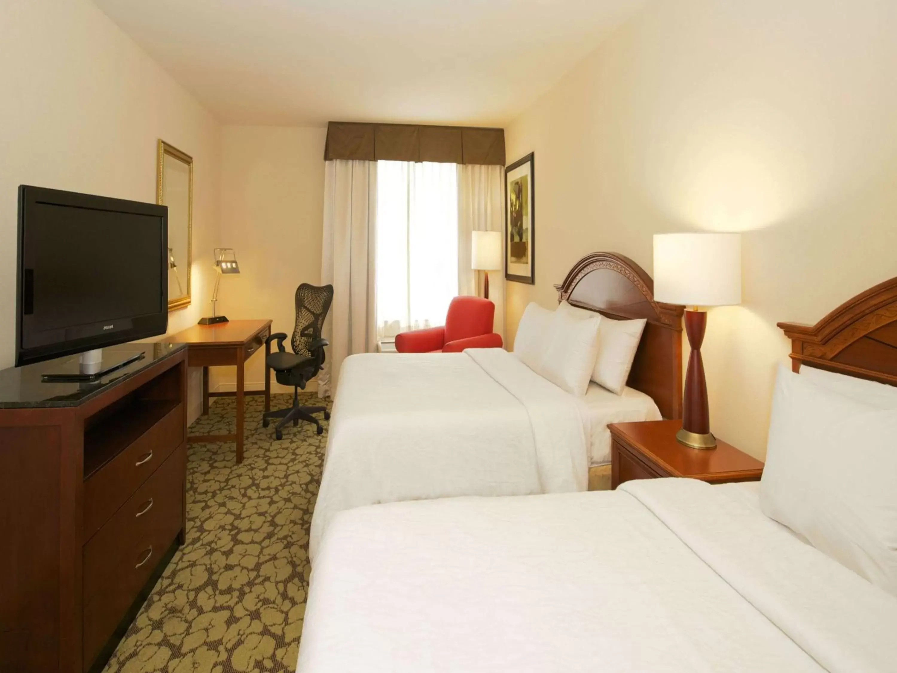 Bedroom, TV/Entertainment Center in Hilton Garden Inn Virginia Beach Town Center