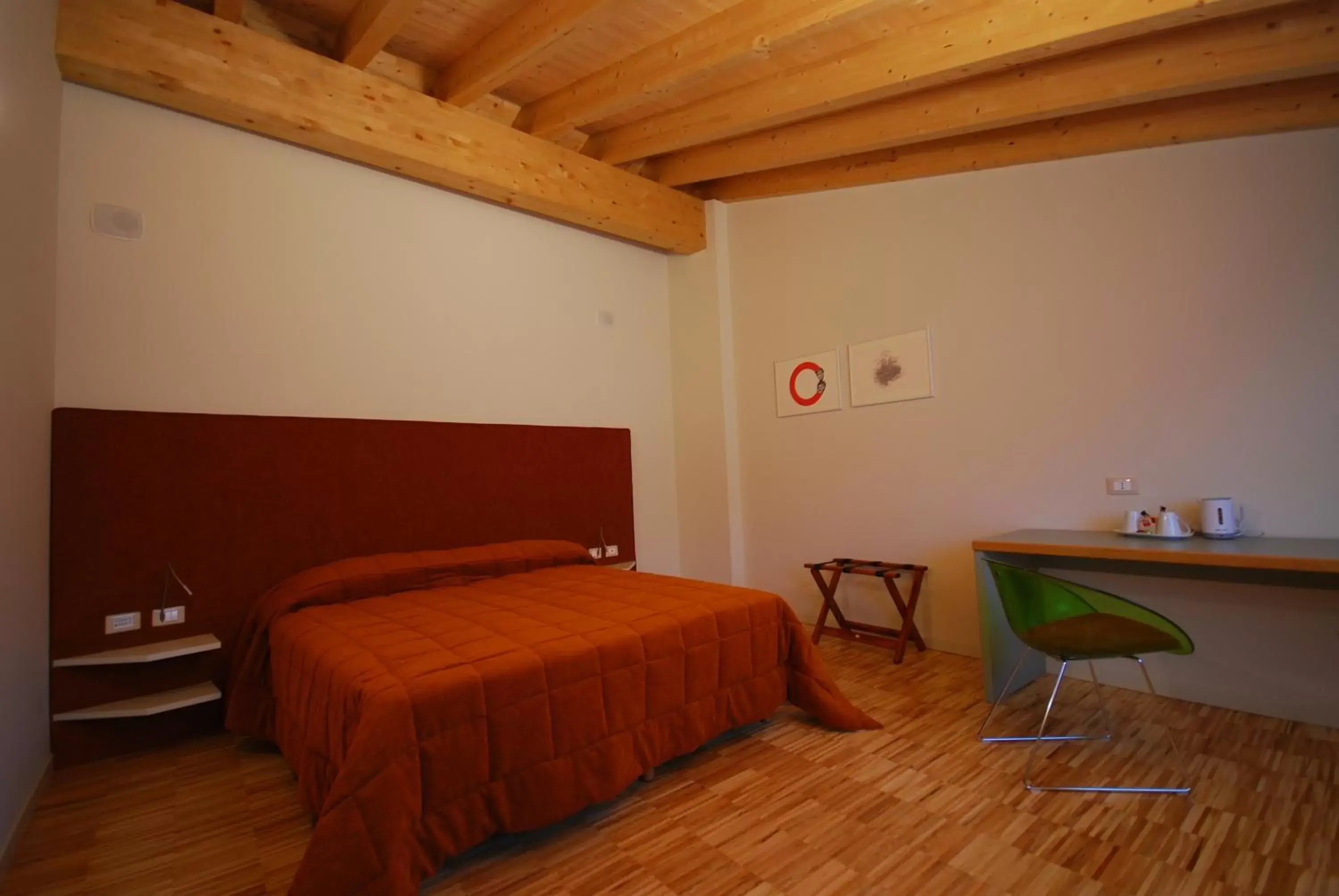Photo of the whole room, Bed in Stile Libero Photo of the whole room, Bed in Stile Libero