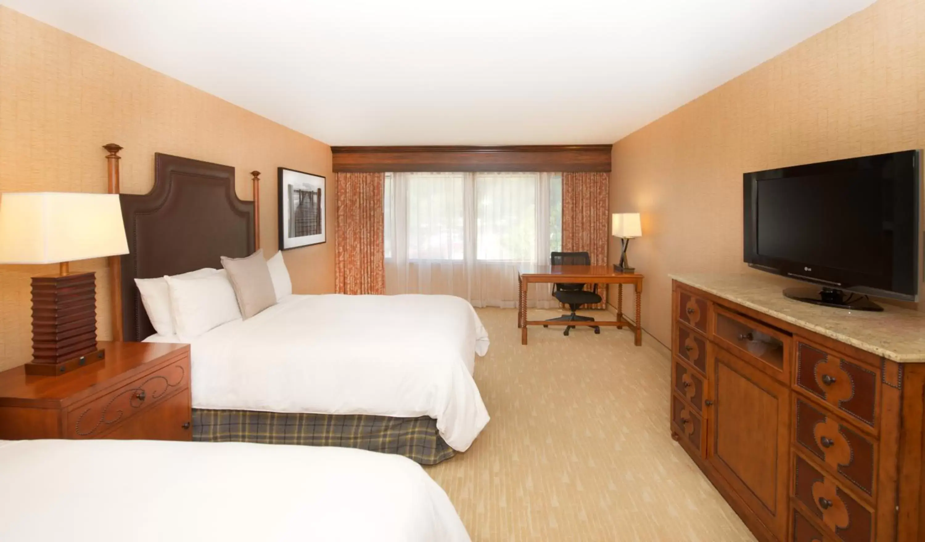 Lake view, Bed in Lake Arrowhead Resort & Spa Lake view, Bed in Lake Arrowhead Resort & Spa