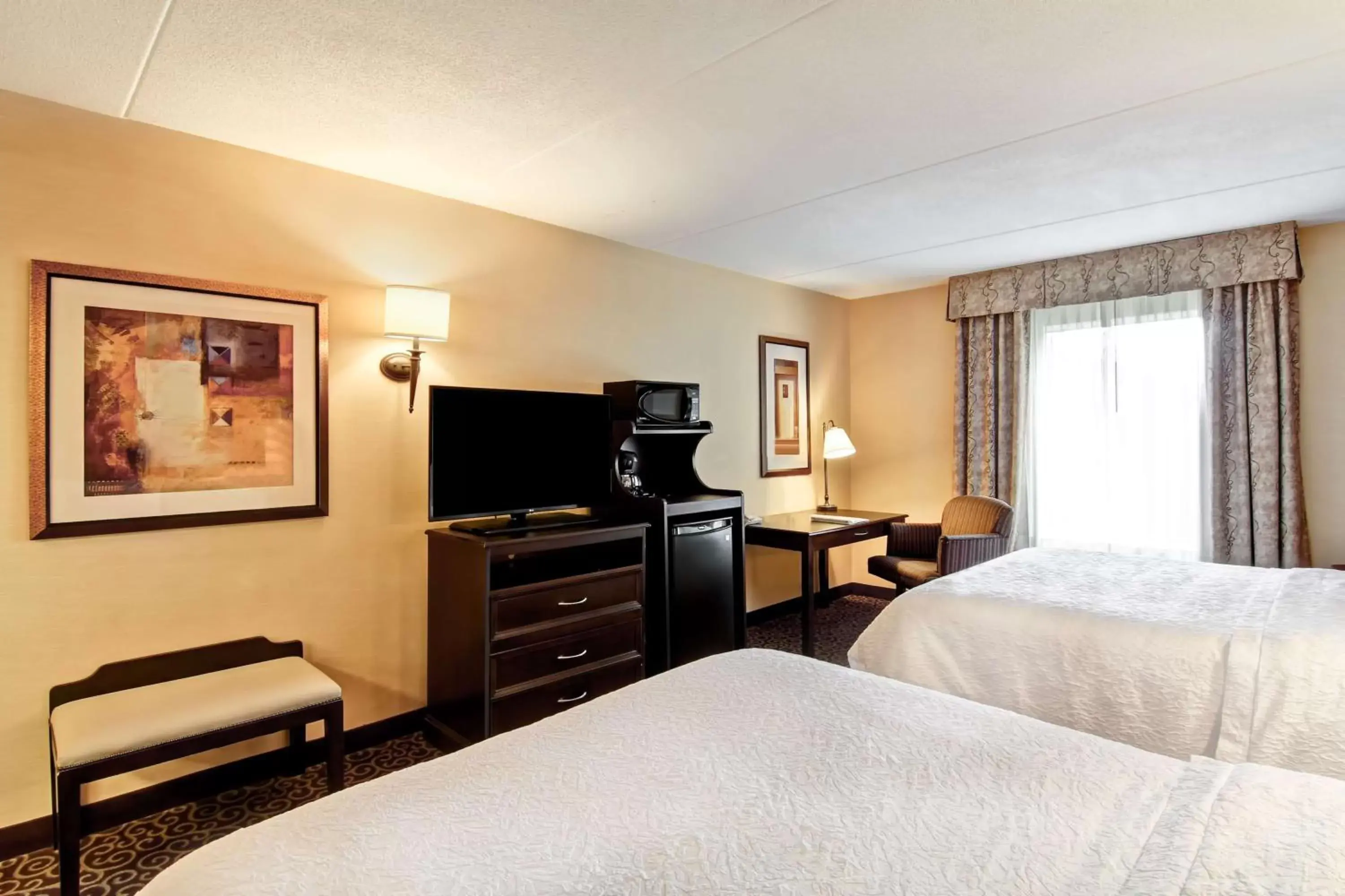 Bed, TV/Entertainment Center in Hampton Inn Sudbury, Ontario