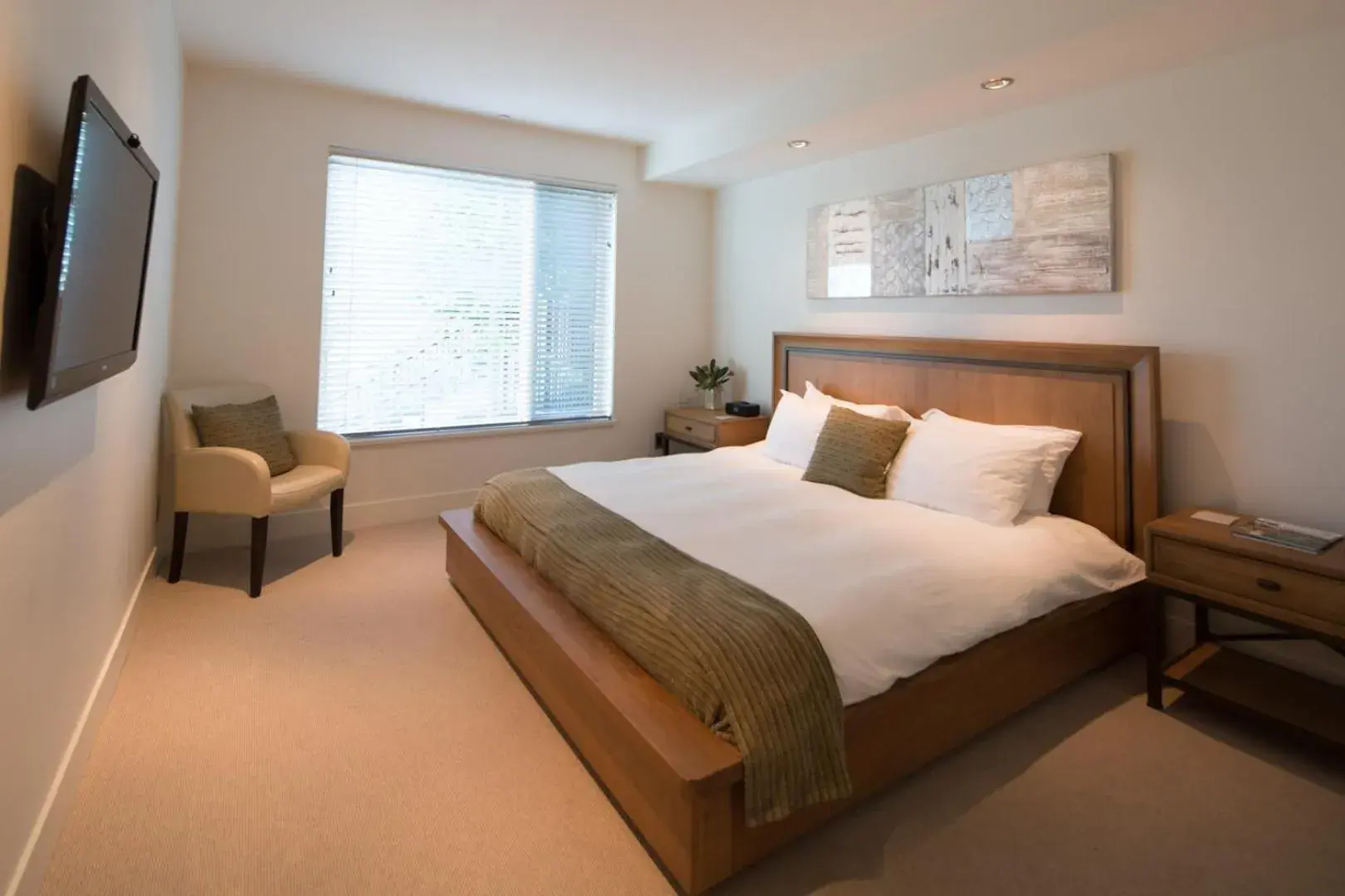 Bed in Brentwood Bay Resort