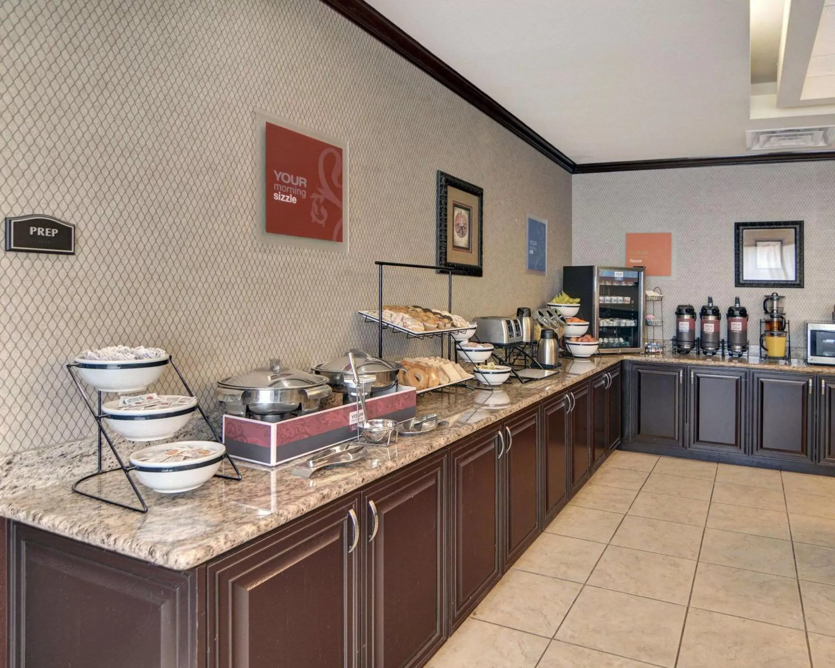 Restaurant/Places to Eat in Comfort Inn & Suites Near Lake Lewisville