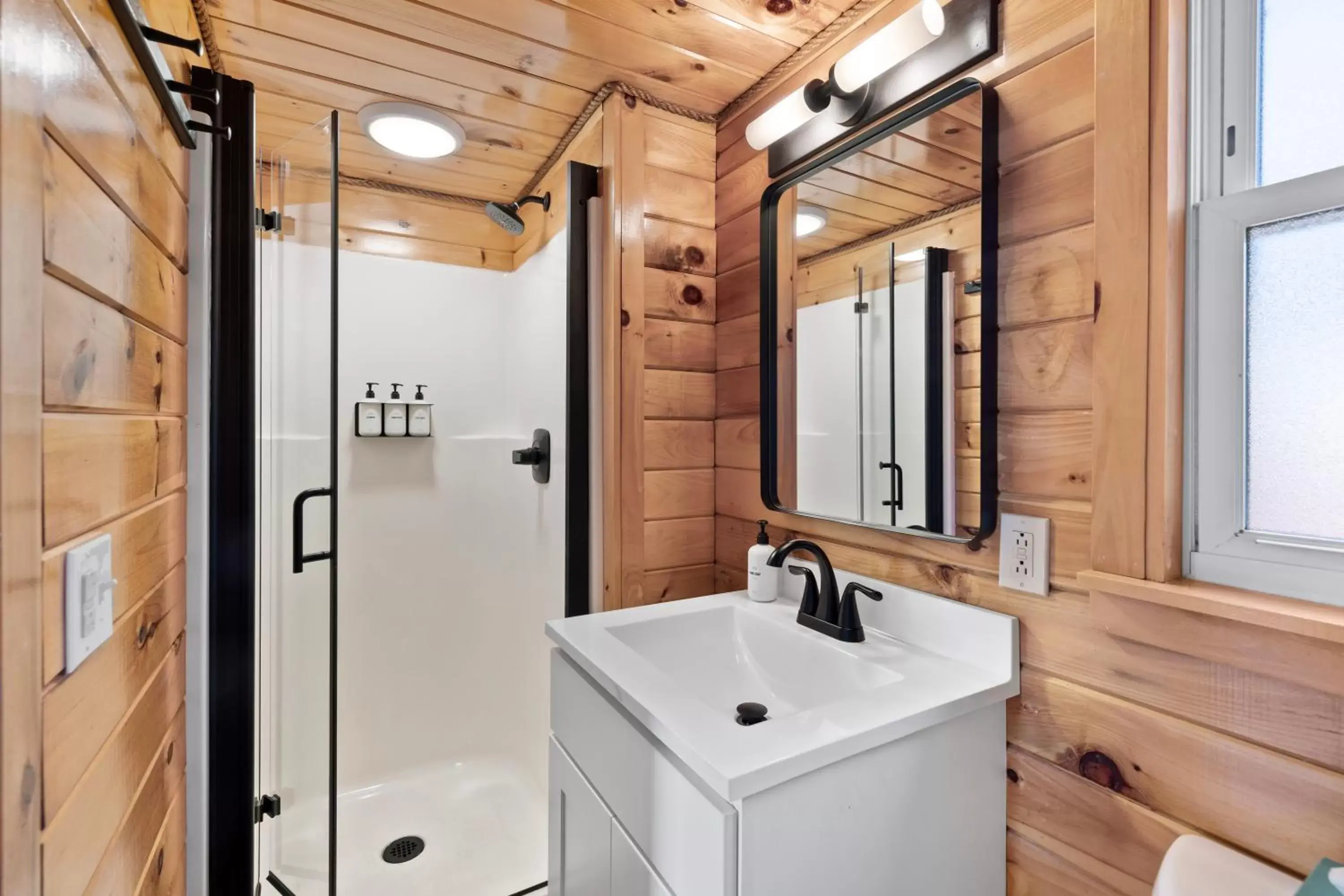 Bathroom in Wolfjaw Lodge