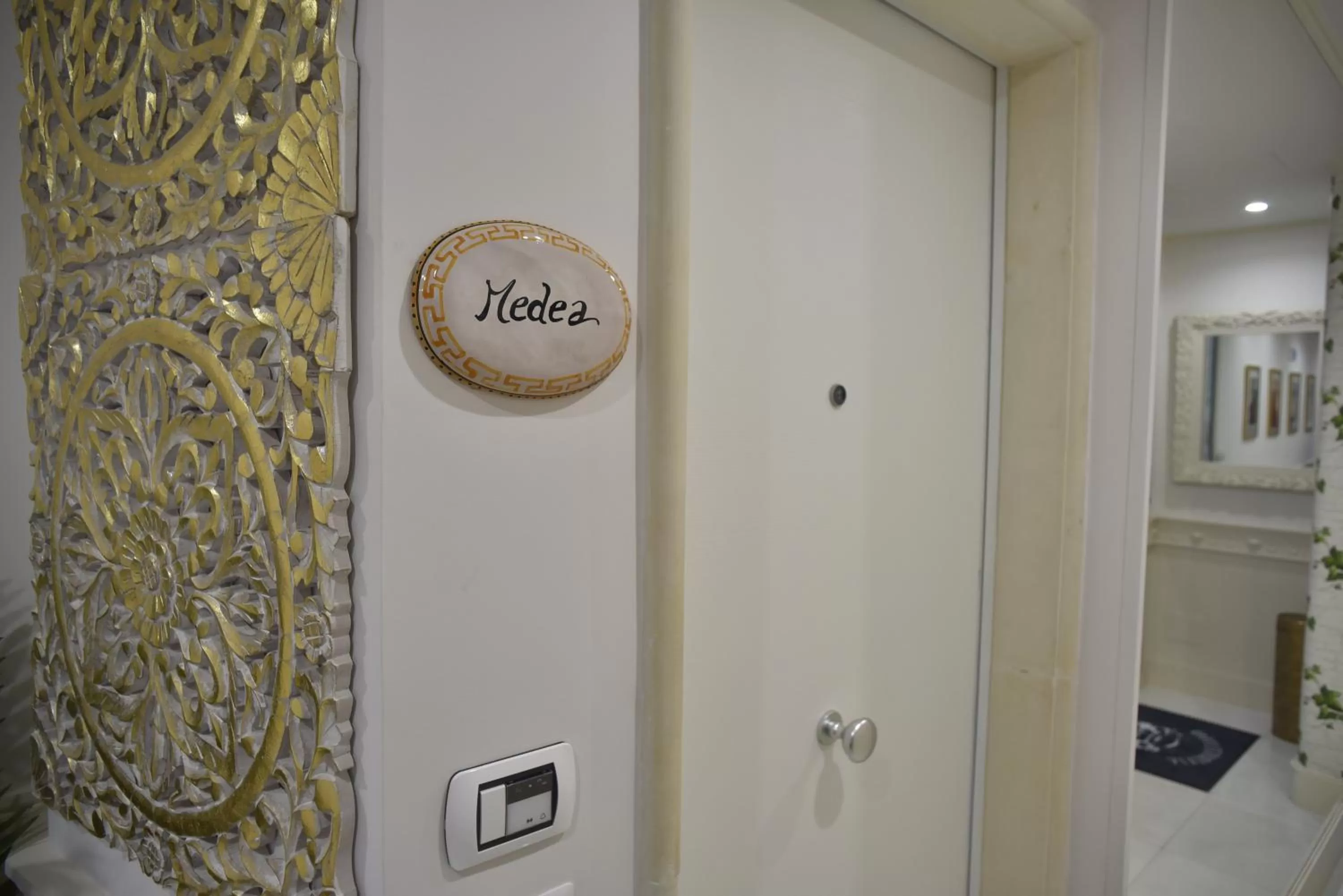 Logo/Certificate/Sign in Home dentro il teatro