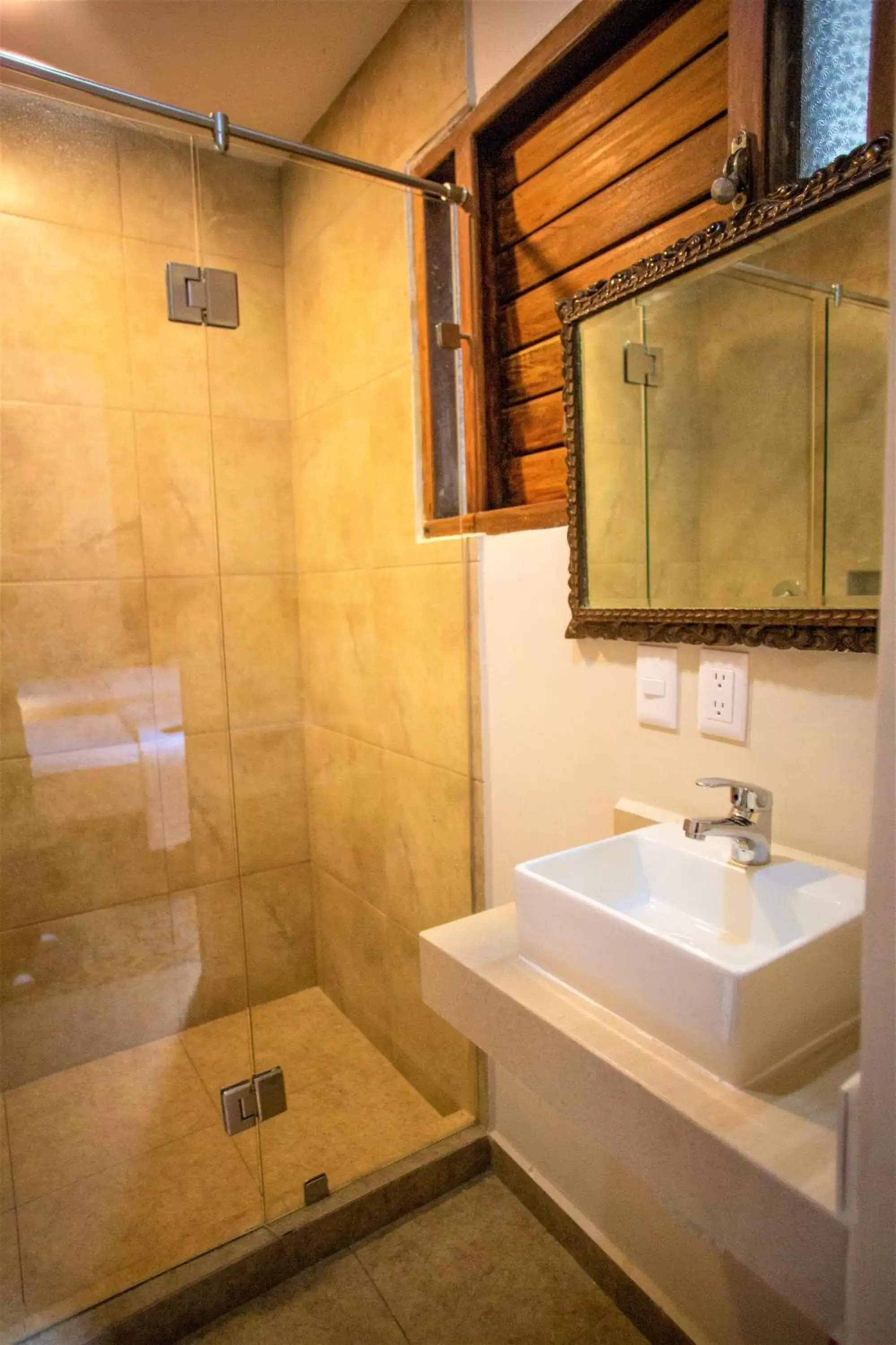 Shower, Bathroom in Hotel Real Toledo by Kavia
