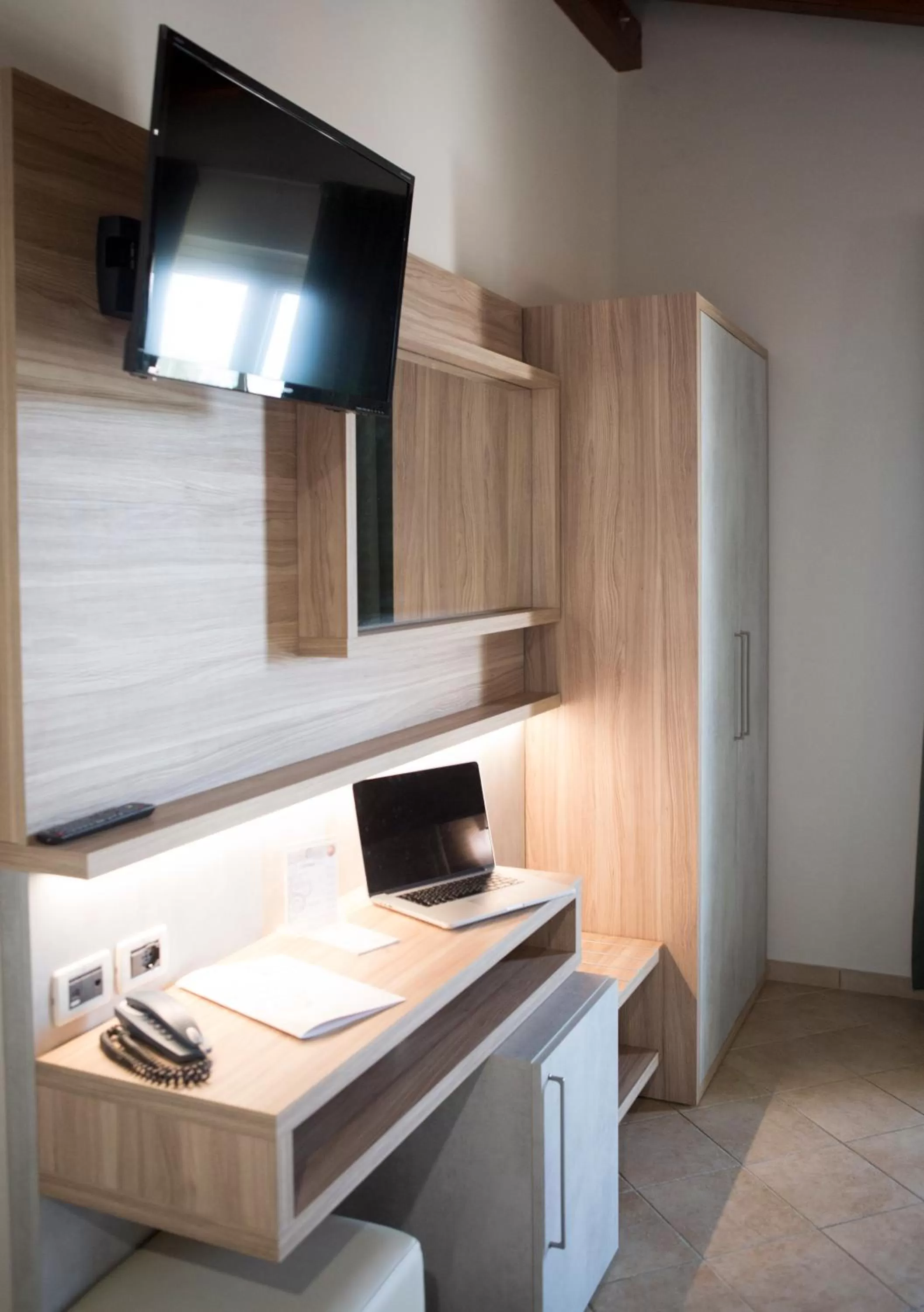 TV and multimedia in Hotel Prestige