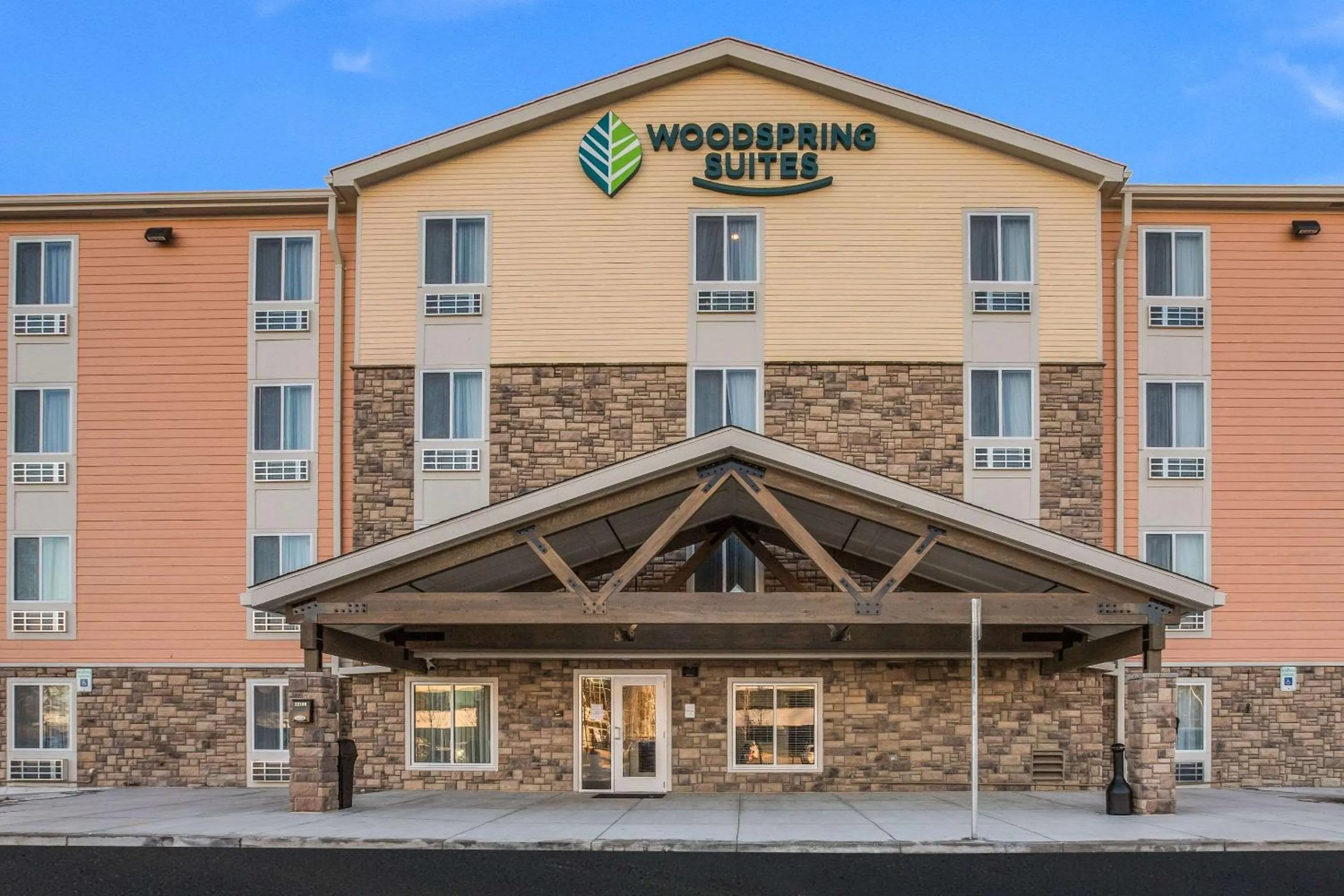 Property building in WoodSpring Suites Detroit Farmington Hills