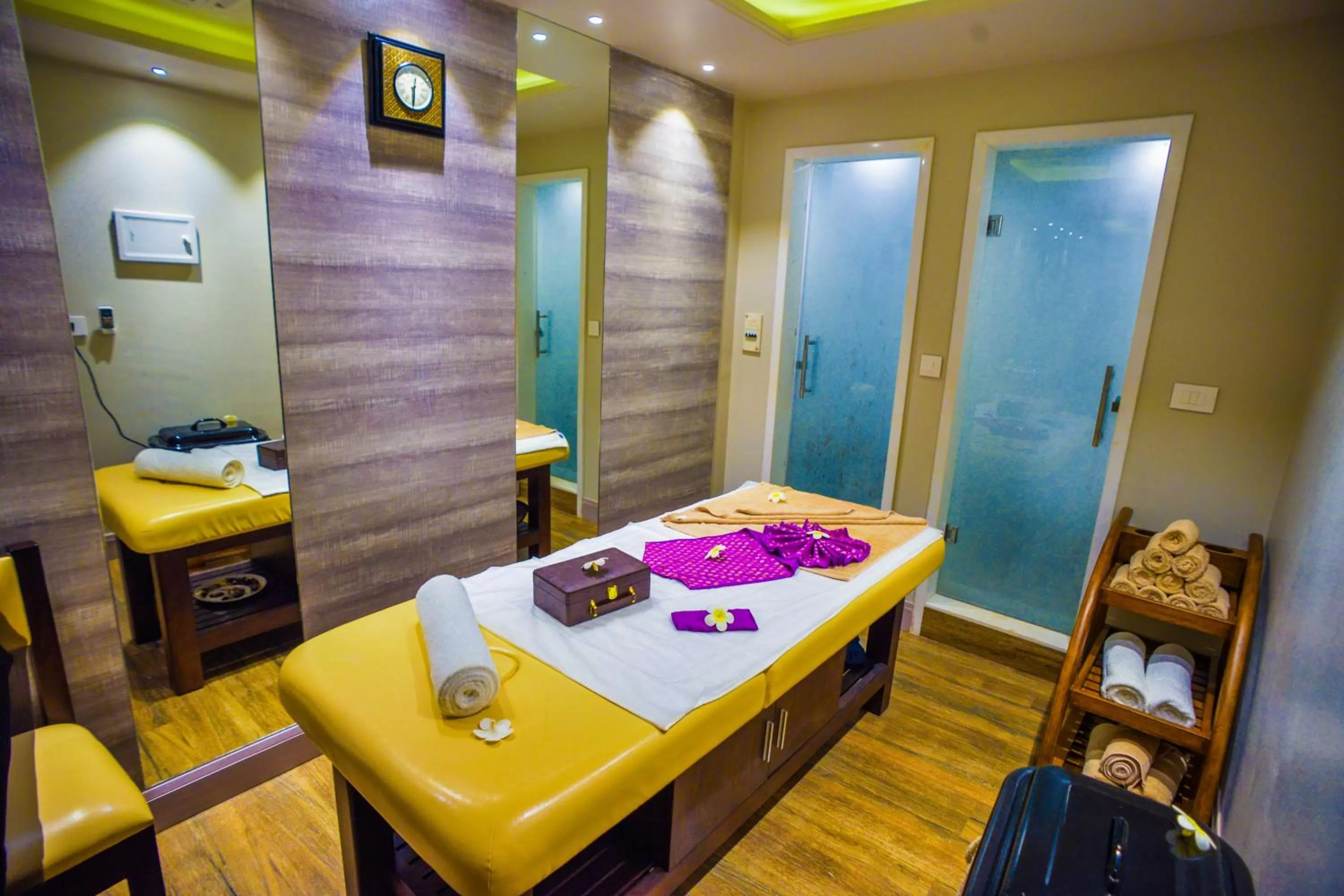 Spa and wellness centre/facilities in Efcee Sarovar Premiere Bhavnagar