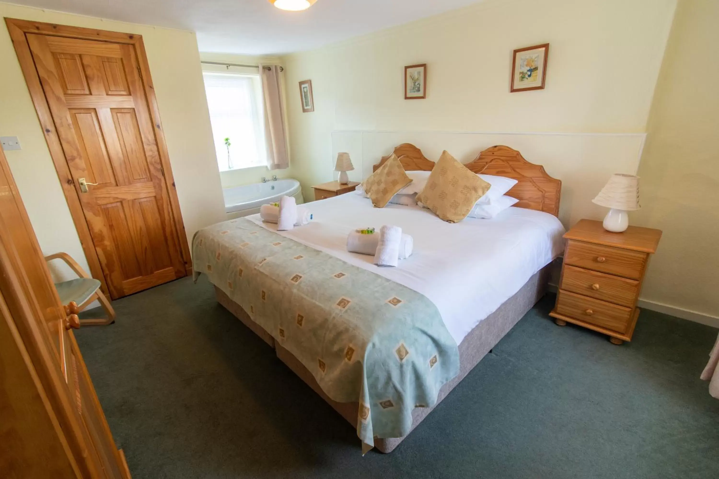 Bed in Auld Cross Keys Inn