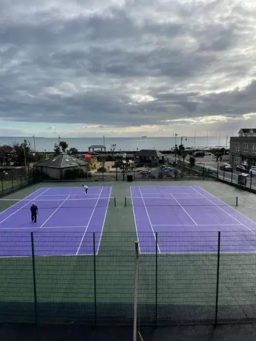 Tennis/Squash in Duporth Guest House