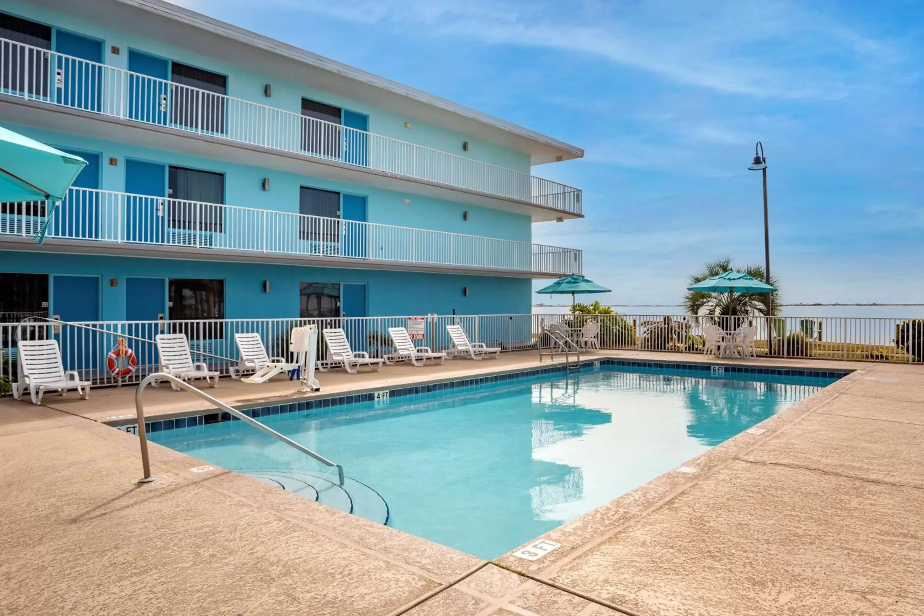 Pool view, Swimming Pool in Best Western Navarre Waterfront