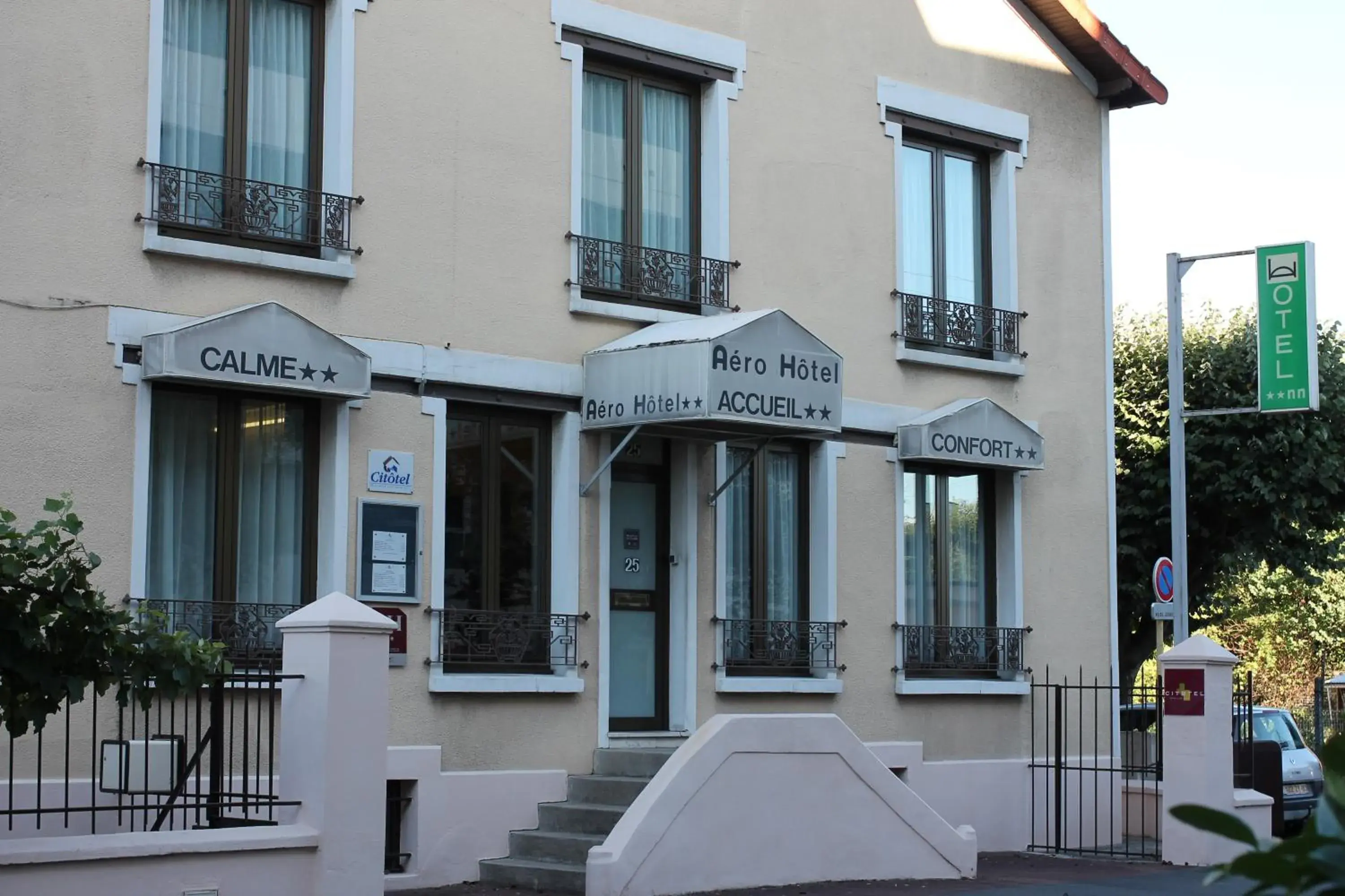 Facade/Entrance in Cit'Hotel Aéro-Hotel