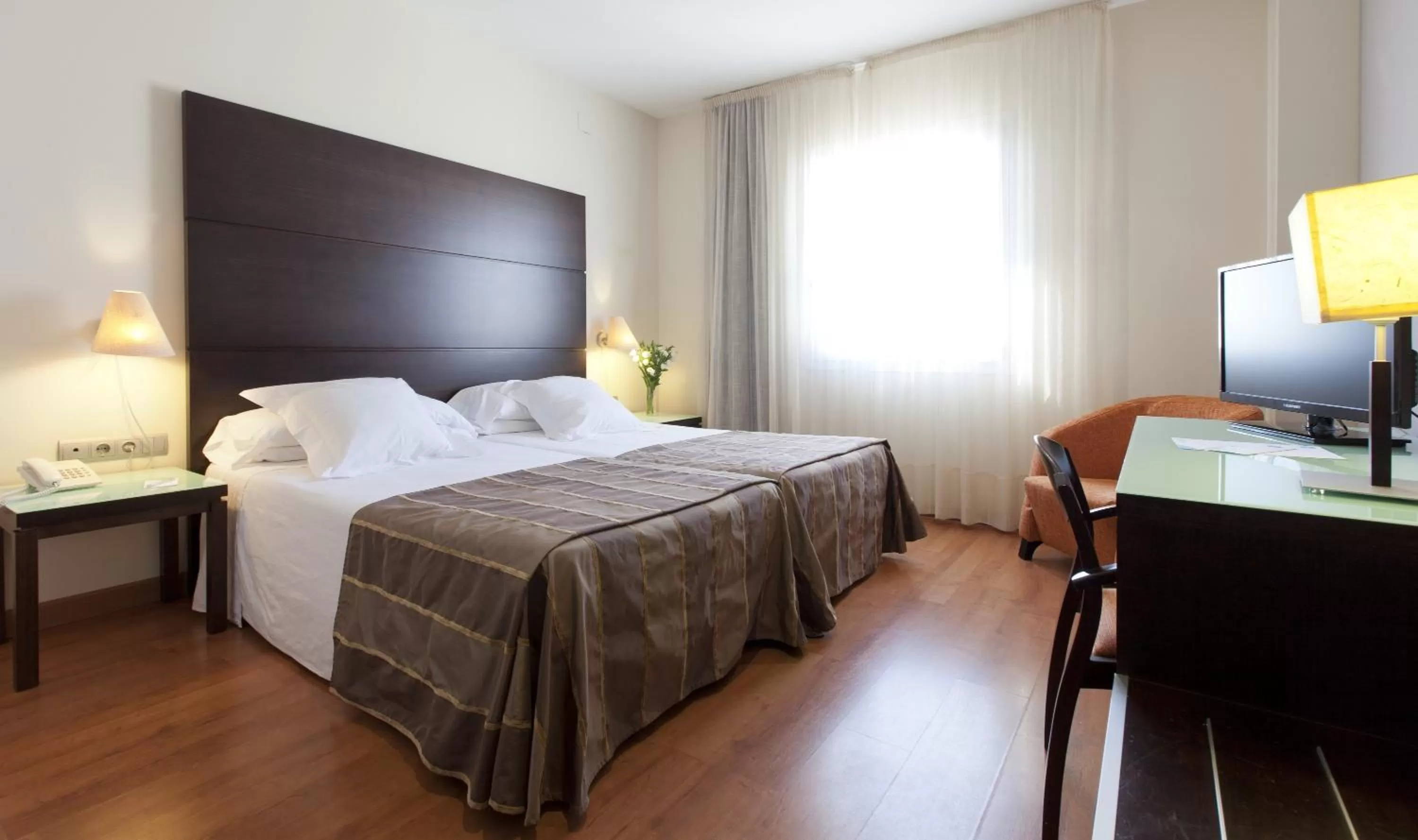 Superior Double or Twin Room with Hot Tub in Vértice Sevilla Aljarafe