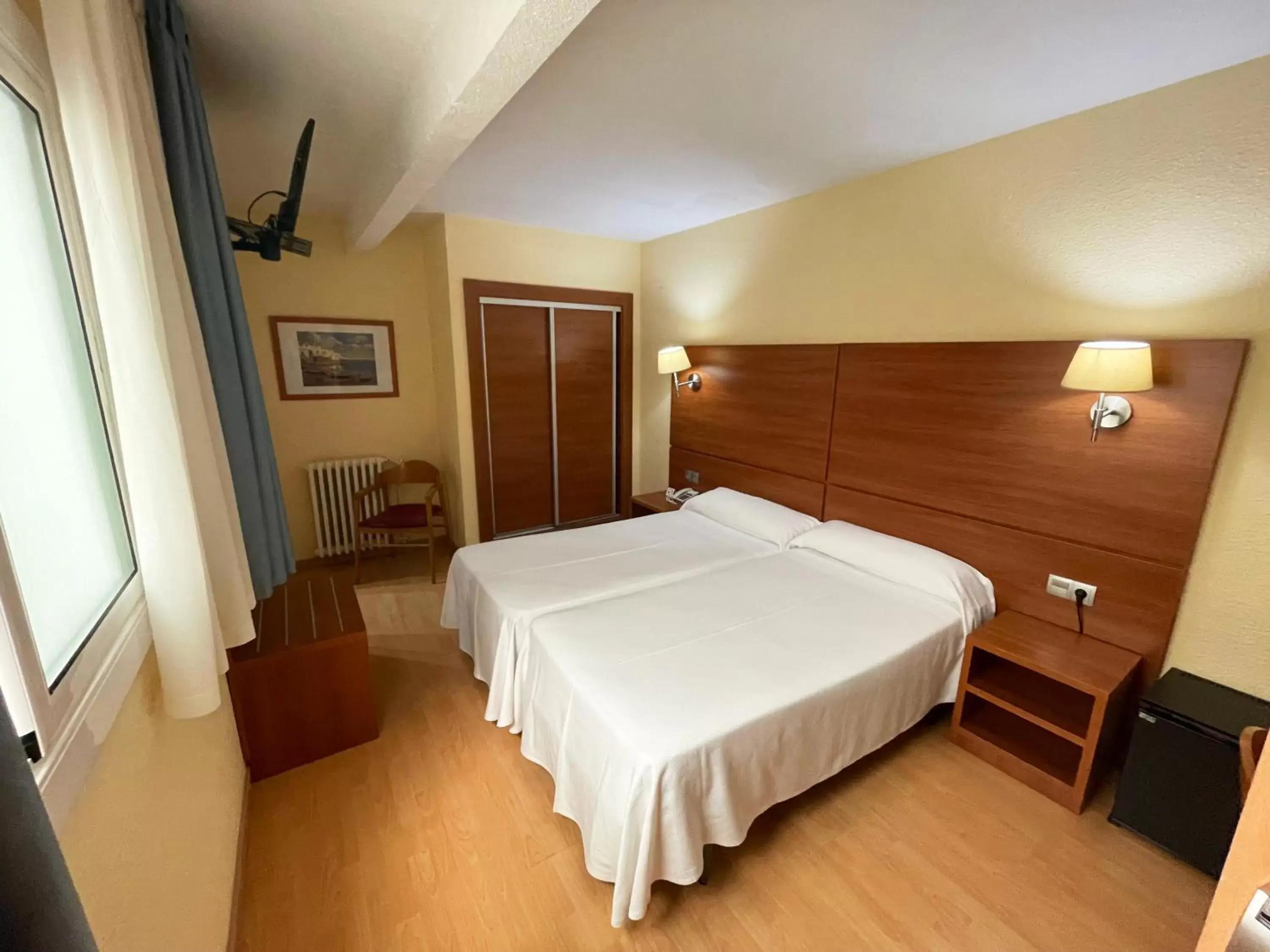 TV and multimedia, Bed in Hotel Maria del Mar