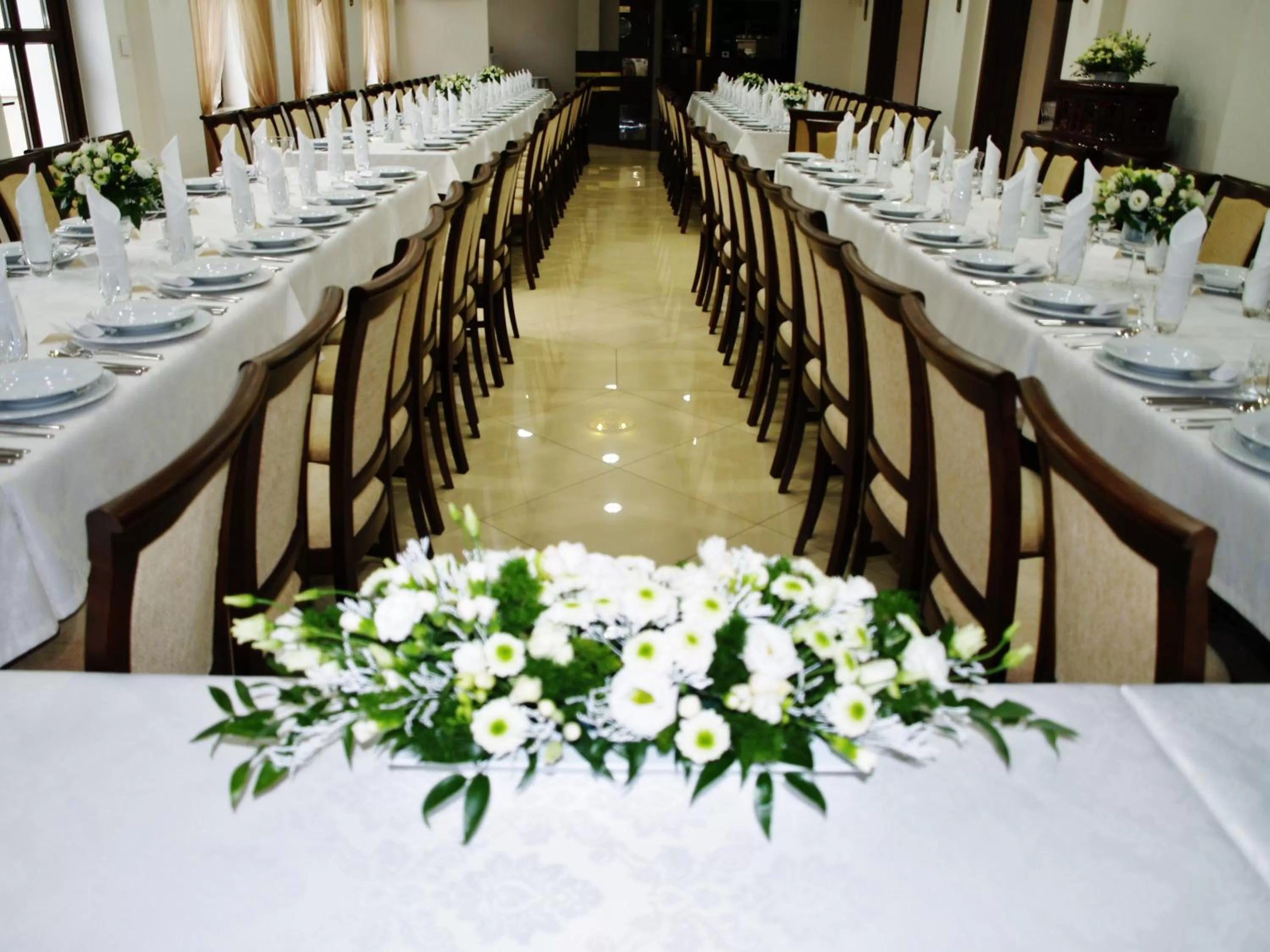 Restaurant/places to eat in Hotel Świętoborzec