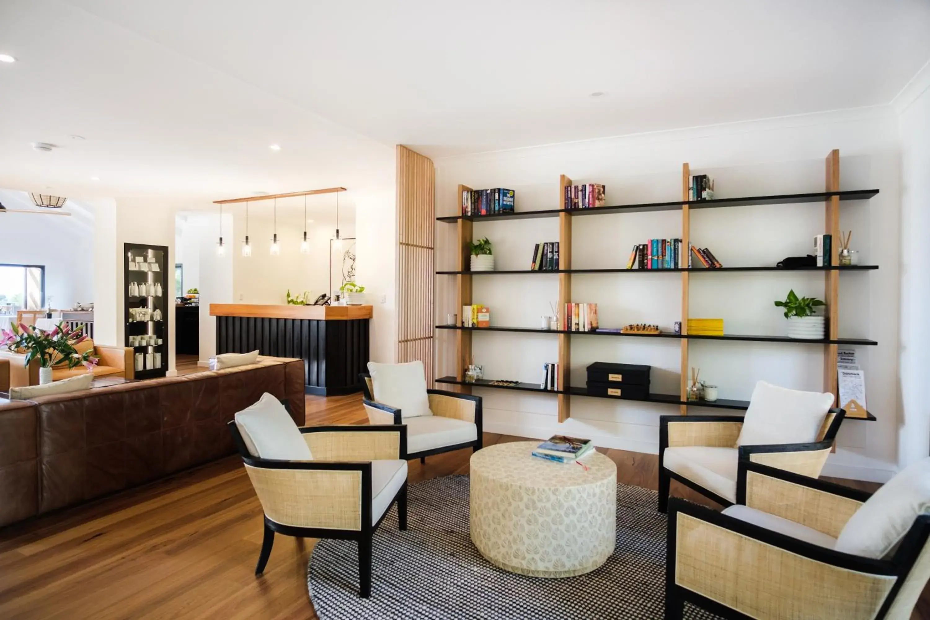 Living room, Lounge/Bar in Chimes Spa Retreat