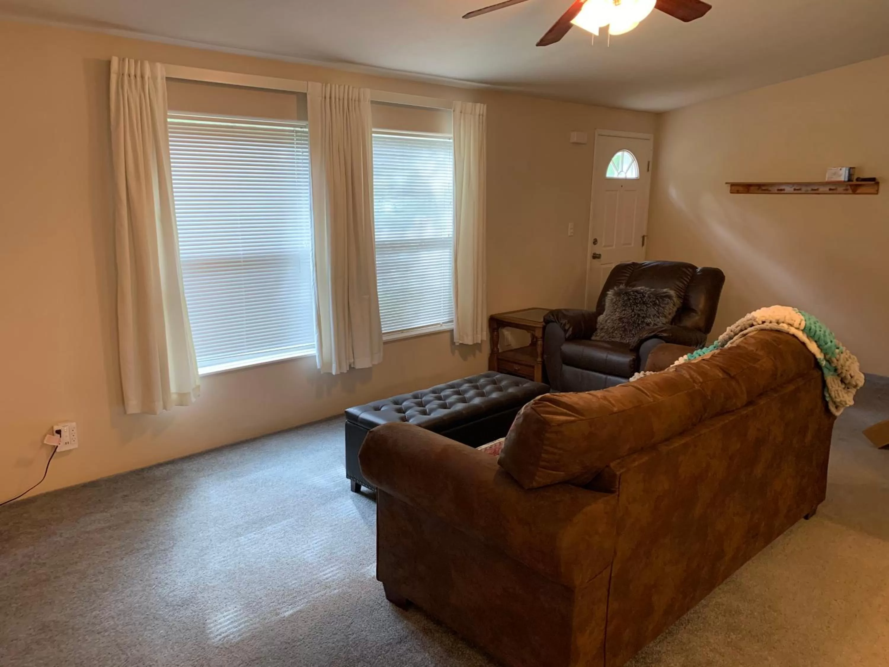 Living room, Seating Area in Glacier Haven Inn