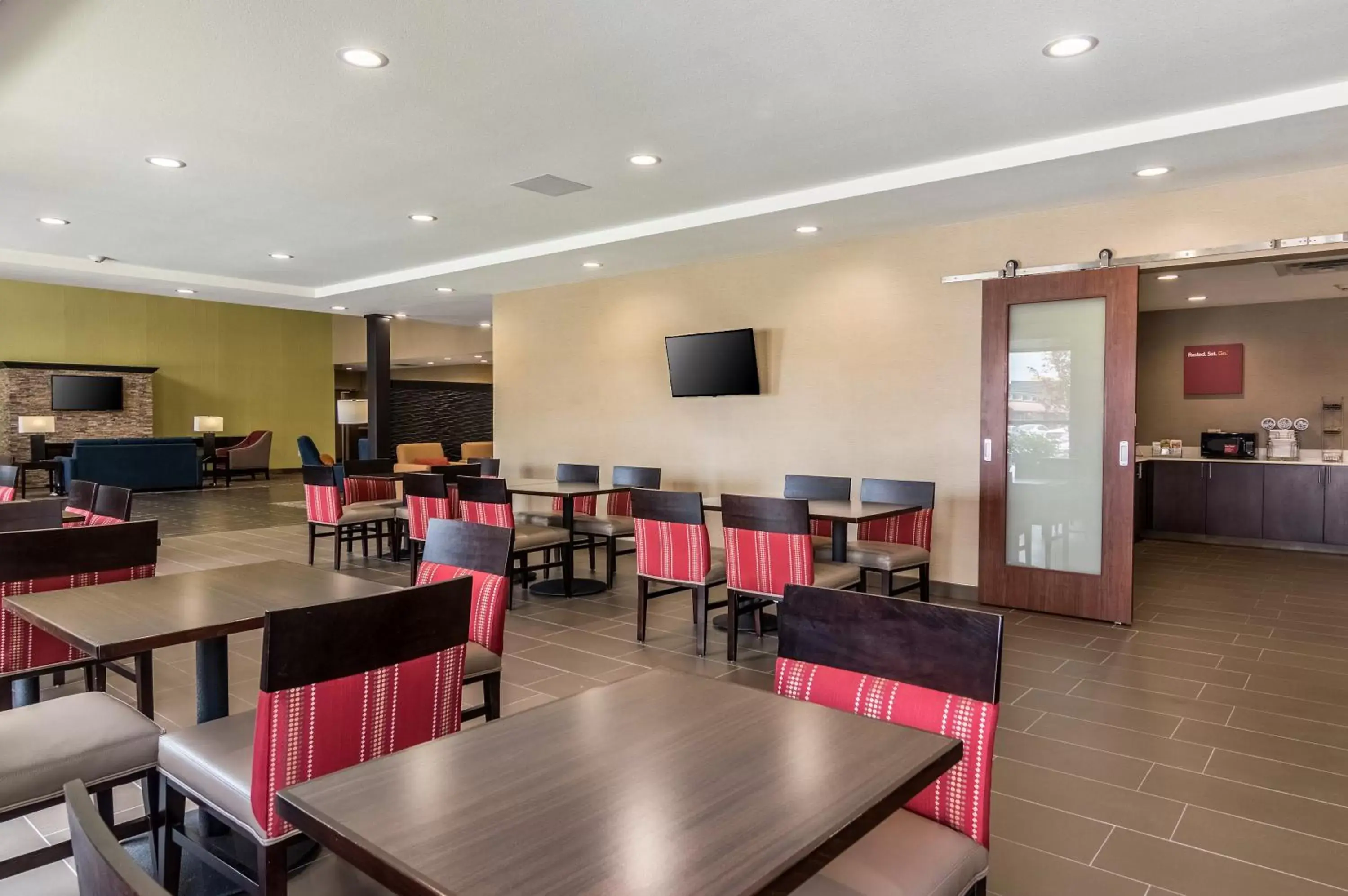 Restaurant/places to eat in Comfort Suites Meridian and I-40 Restaurant/places to eat in Comfort Suites Meridian and I-40