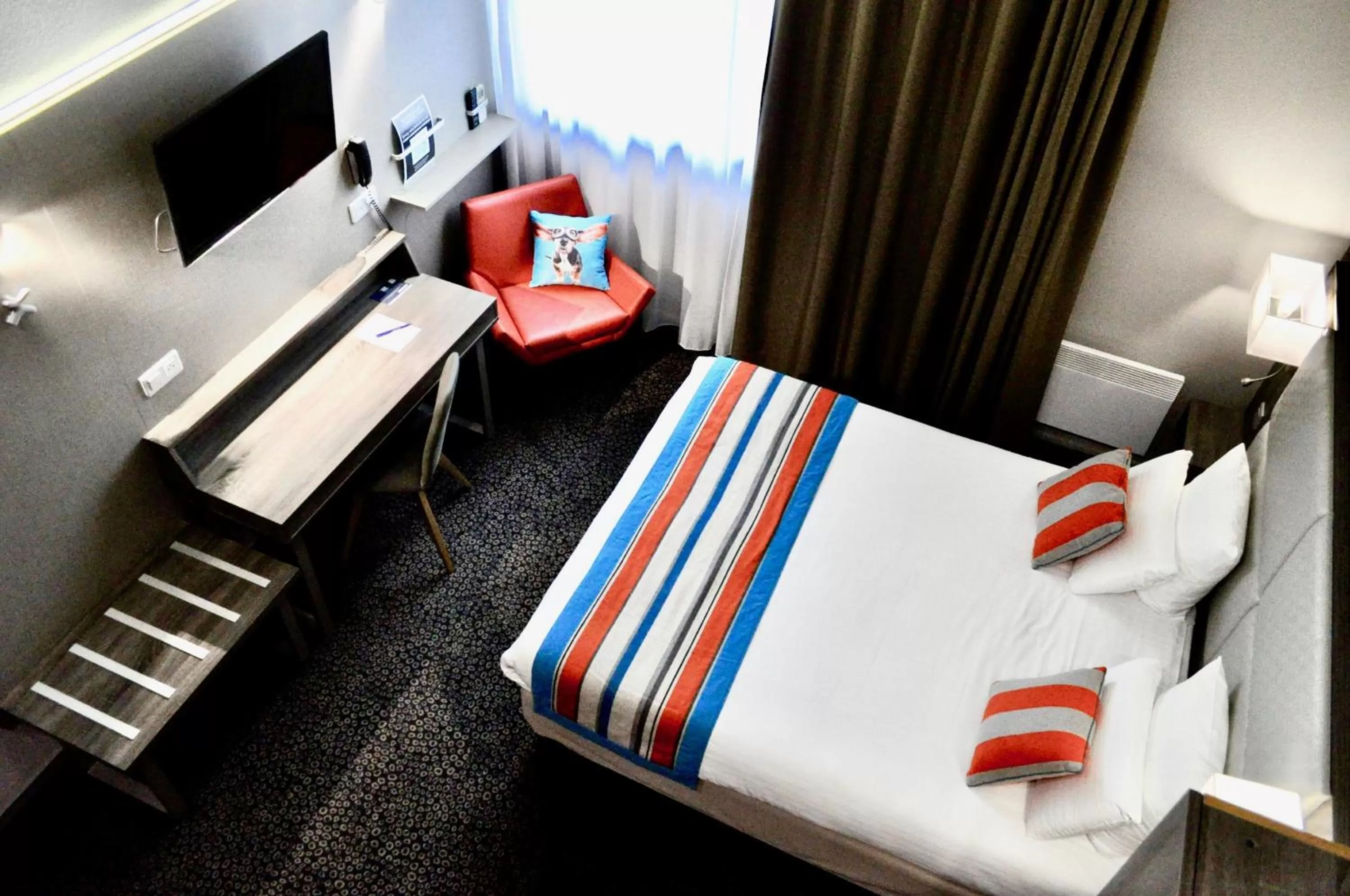 Bed in Kyriad Prestige - Bordeaux Aeroport