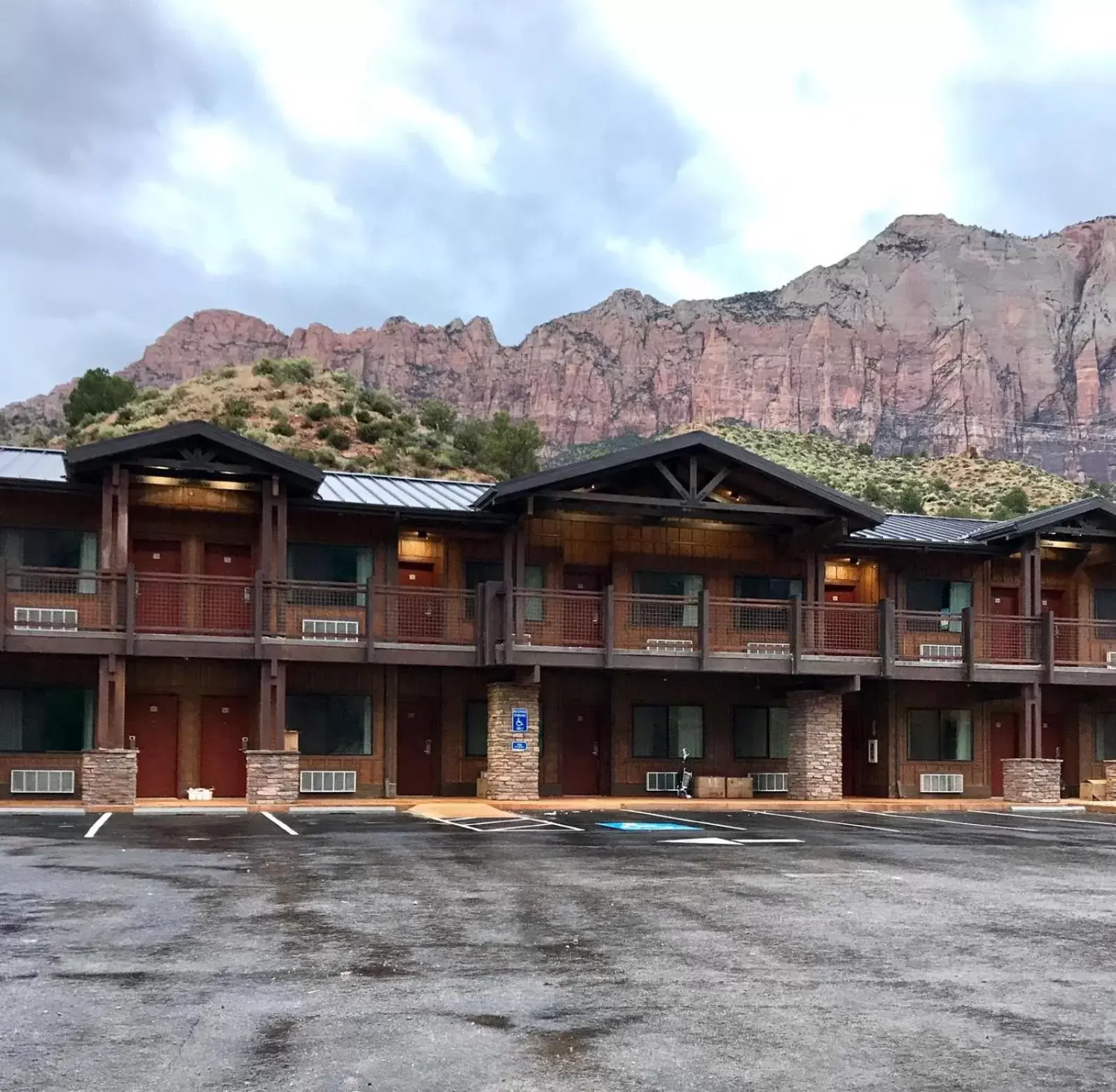 Property Building in Zion Canyon Lodge