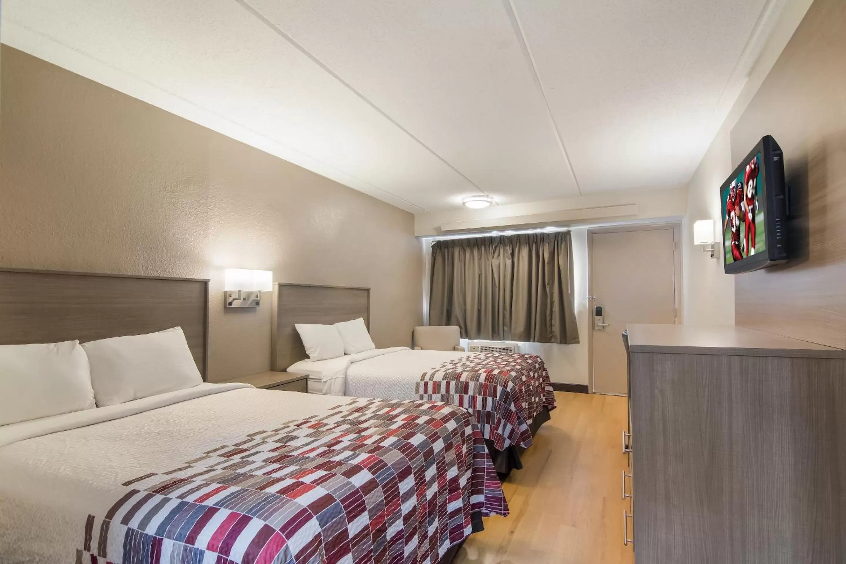 Photo of the whole room, Bed in Red Roof Inn Durham - Triangle Park