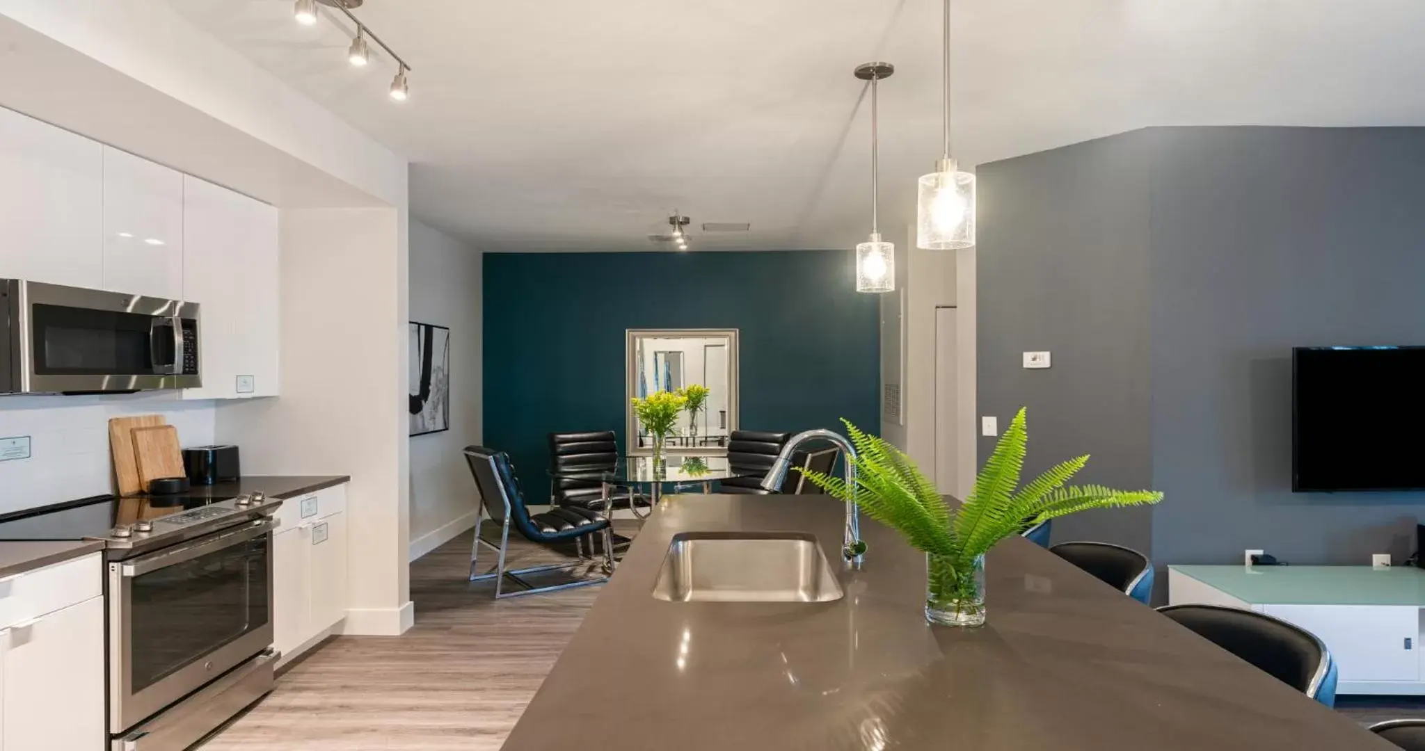 Living room, Seating Area in Westshore Apartments by Barsala