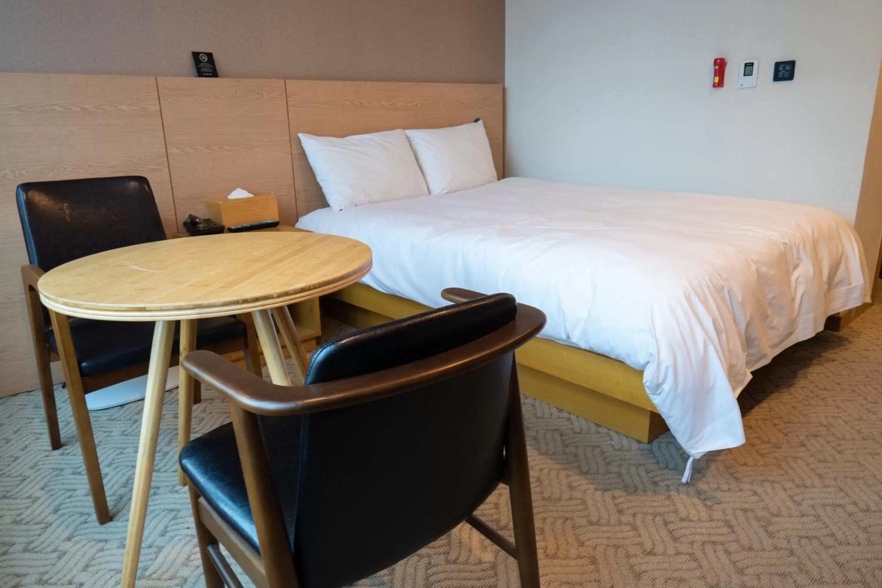 Photo of the whole room, Bed in Jongno Dongdaemun Lumia Hotel