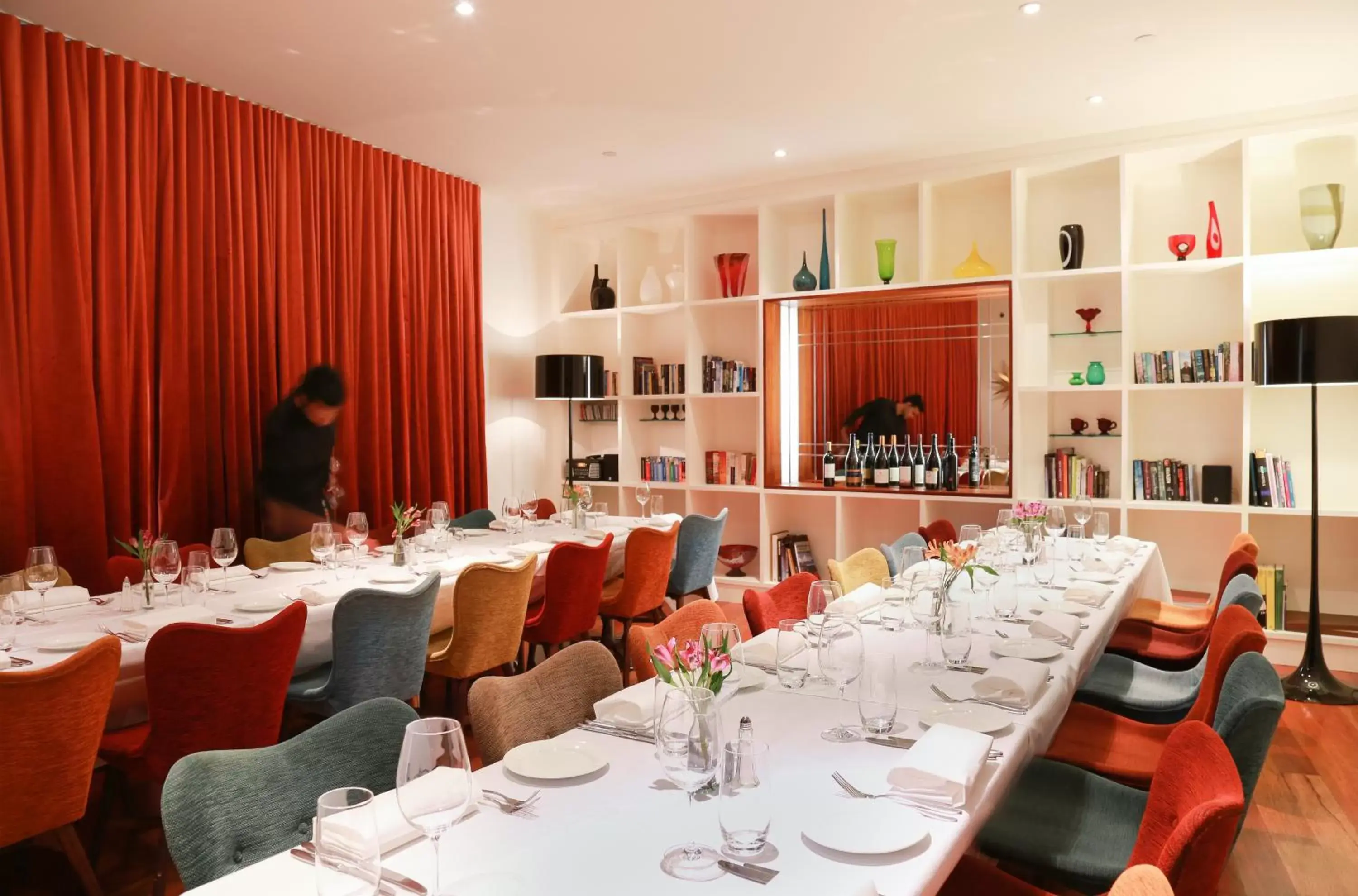 Restaurant/Places to Eat in Hotel DeBrett