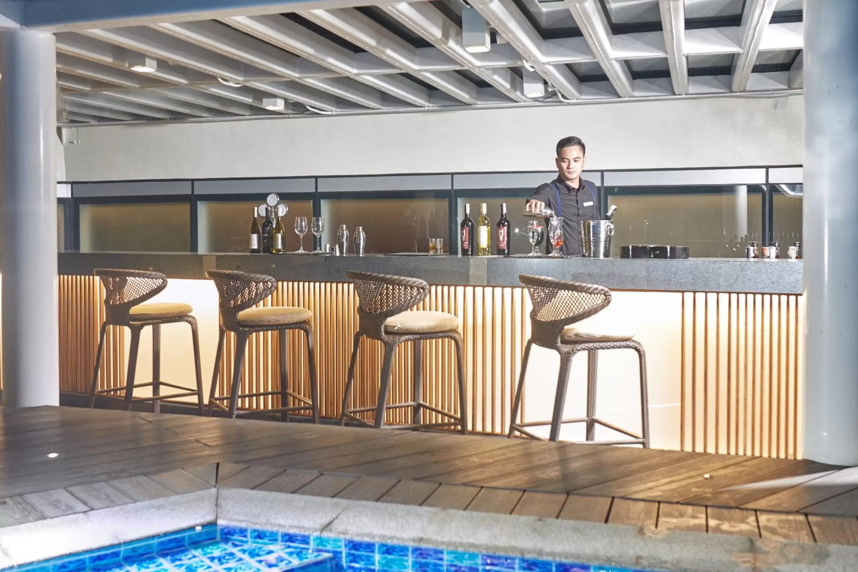 Lounge or bar in Kingsford Hotel Manila