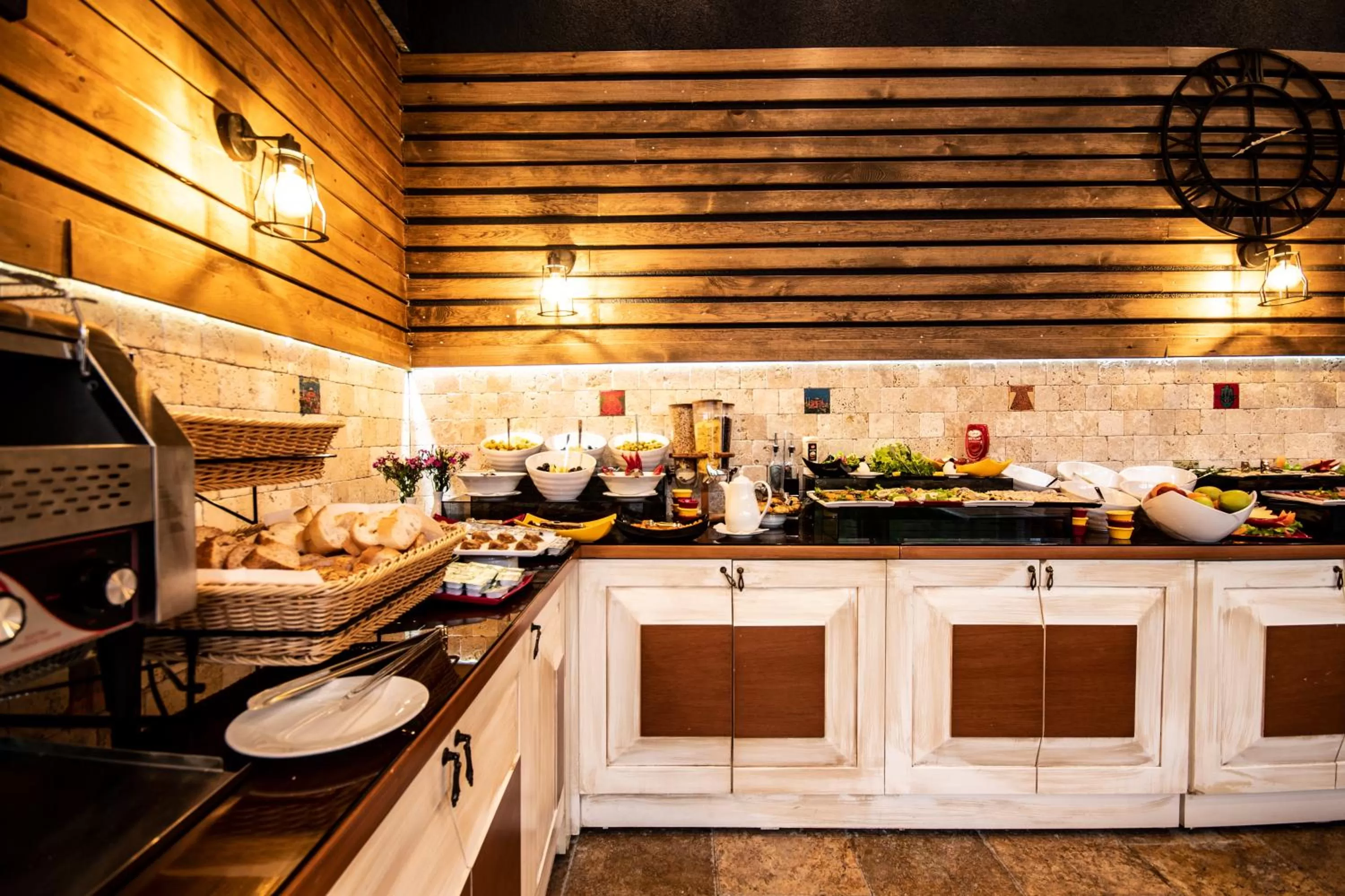 Food and drinks, Kitchen/Kitchenette in Pruva Hotel