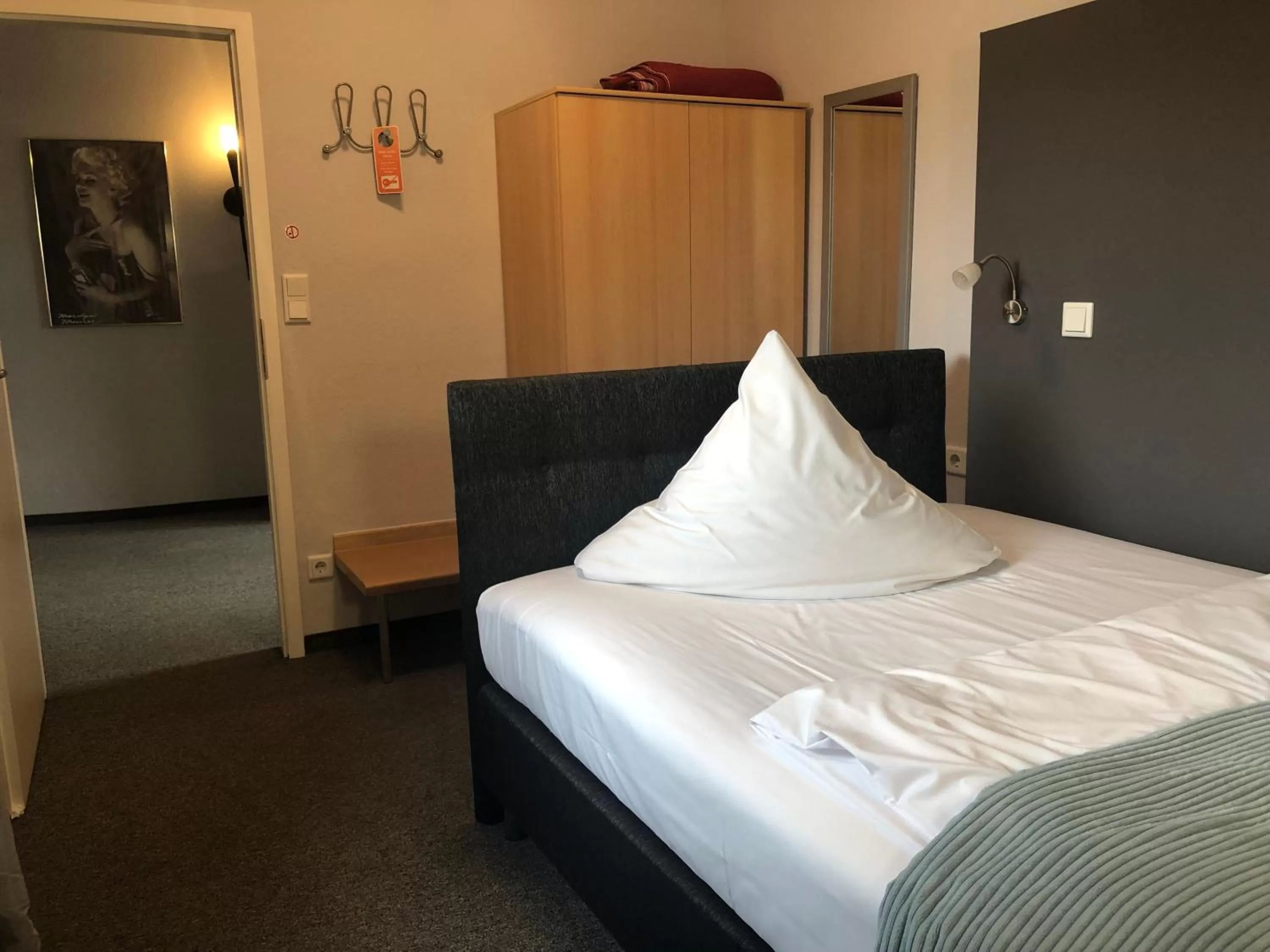 Bed in Hotel Zum Kastanienbaum