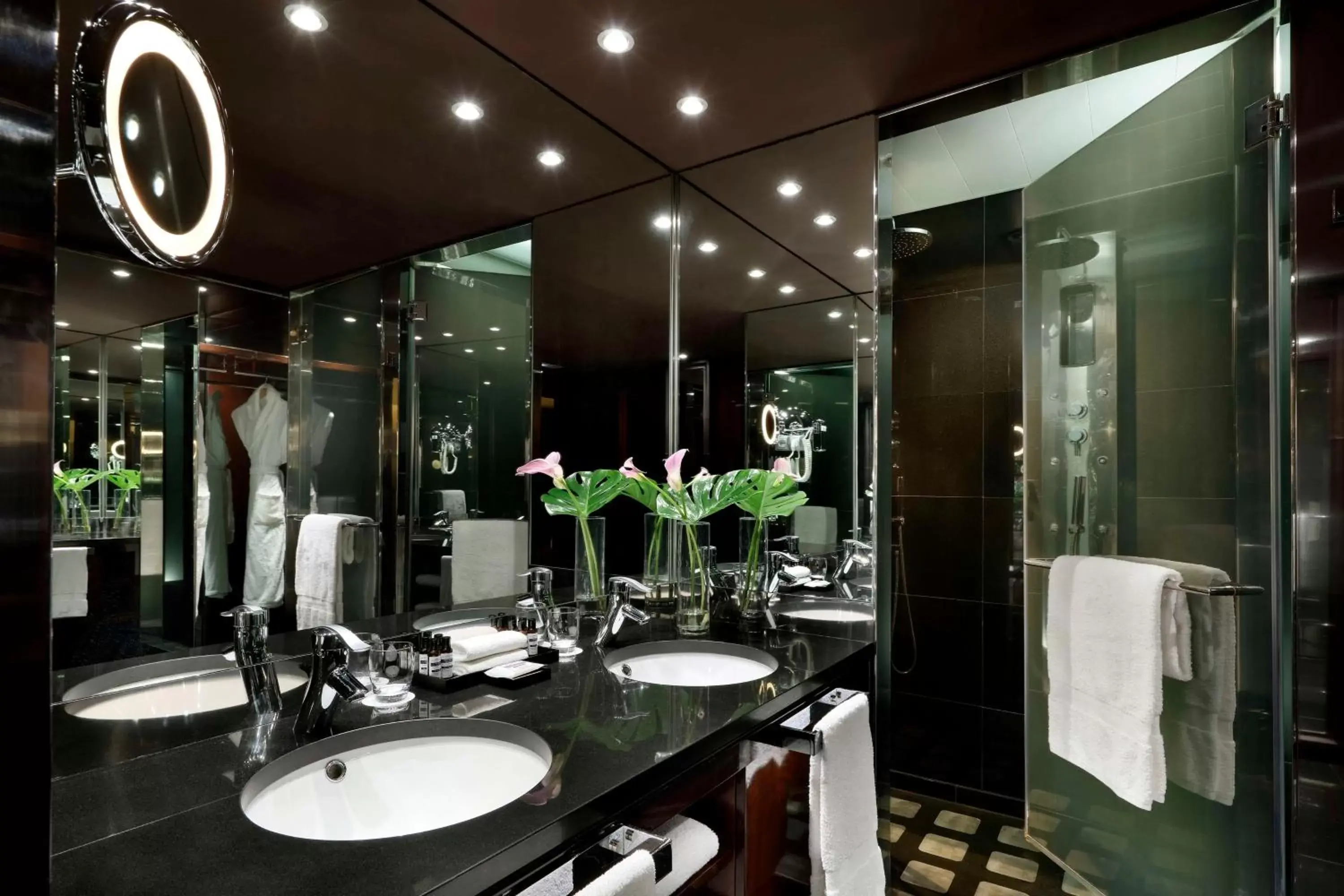 Bathroom in Hyatt Regency Barcelona Tower