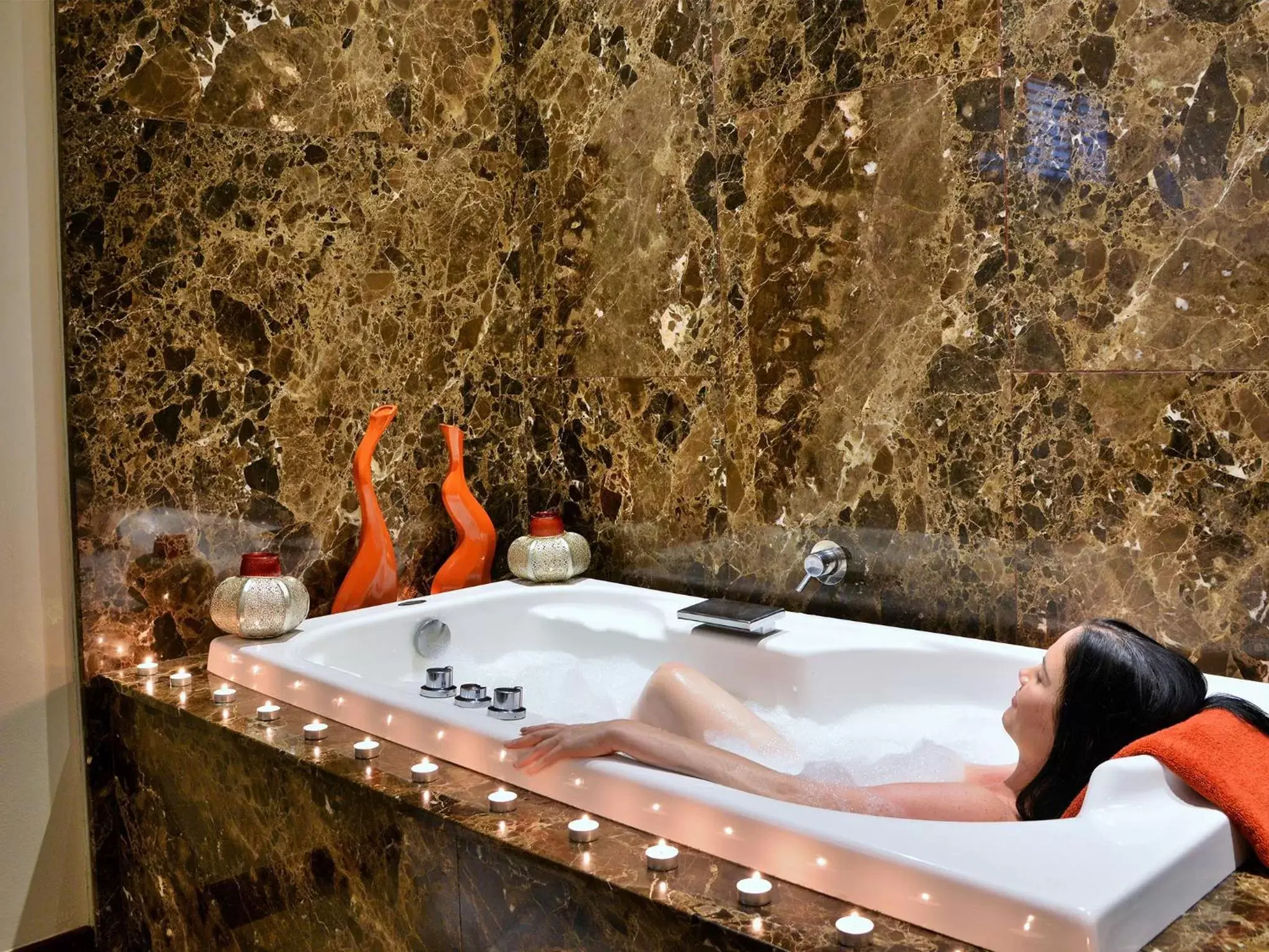 Hot Tub, Bathroom in Premier Hotel East London ICC